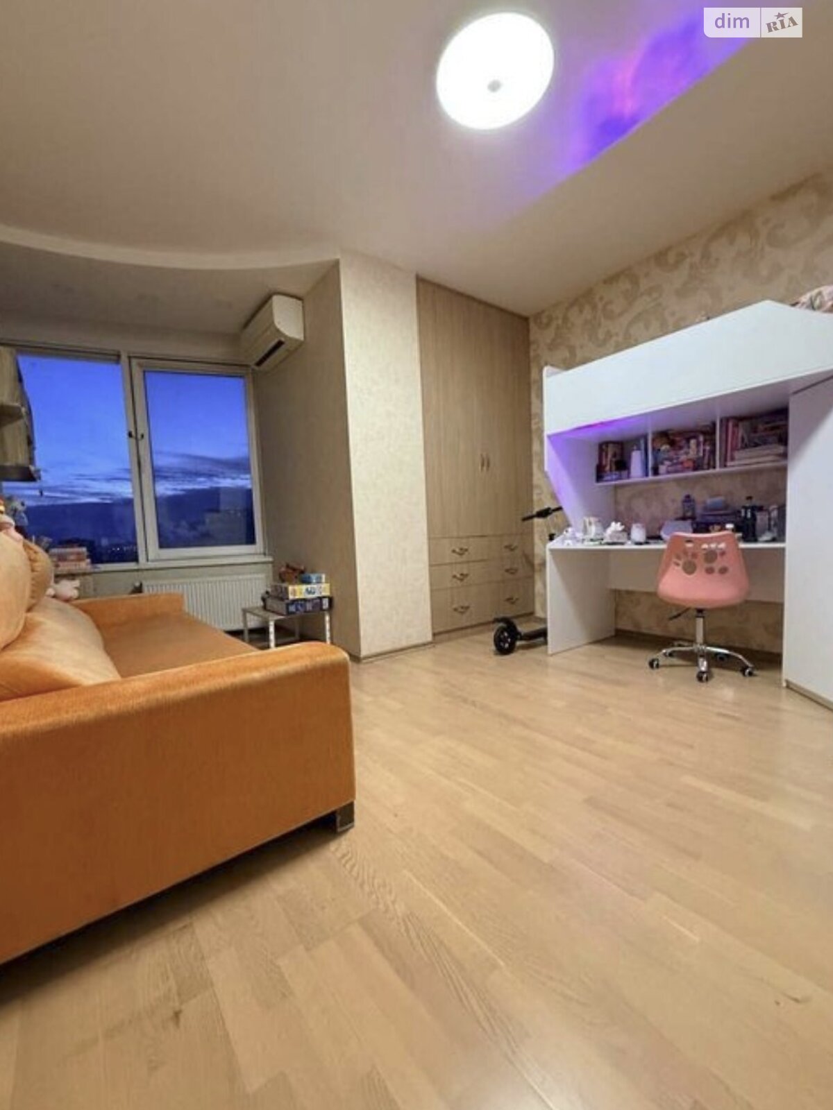 трехкомнатная квартира в Одессе, район Аркадия, на ул. Генуэзская 5 в аренду на долгий срок помесячно фото 1