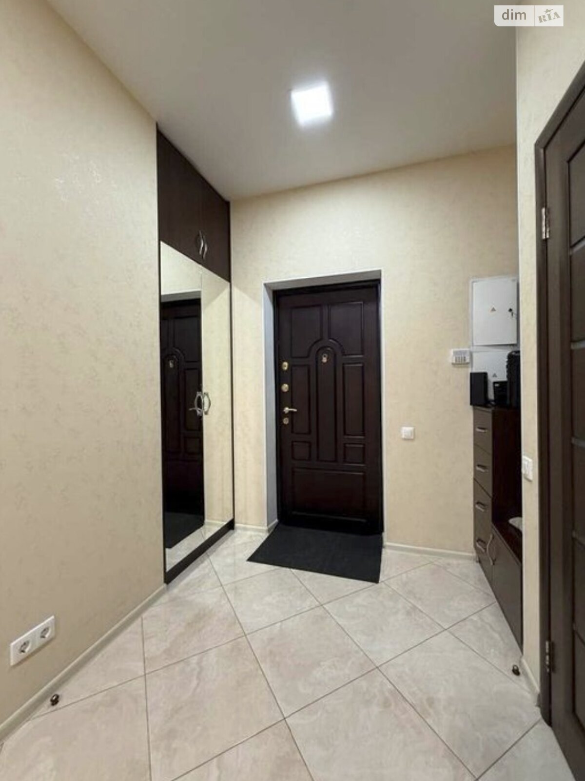 трехкомнатная квартира в Одессе, район Аркадия, на ул. Генуэзская 5 в аренду на долгий срок помесячно фото 1