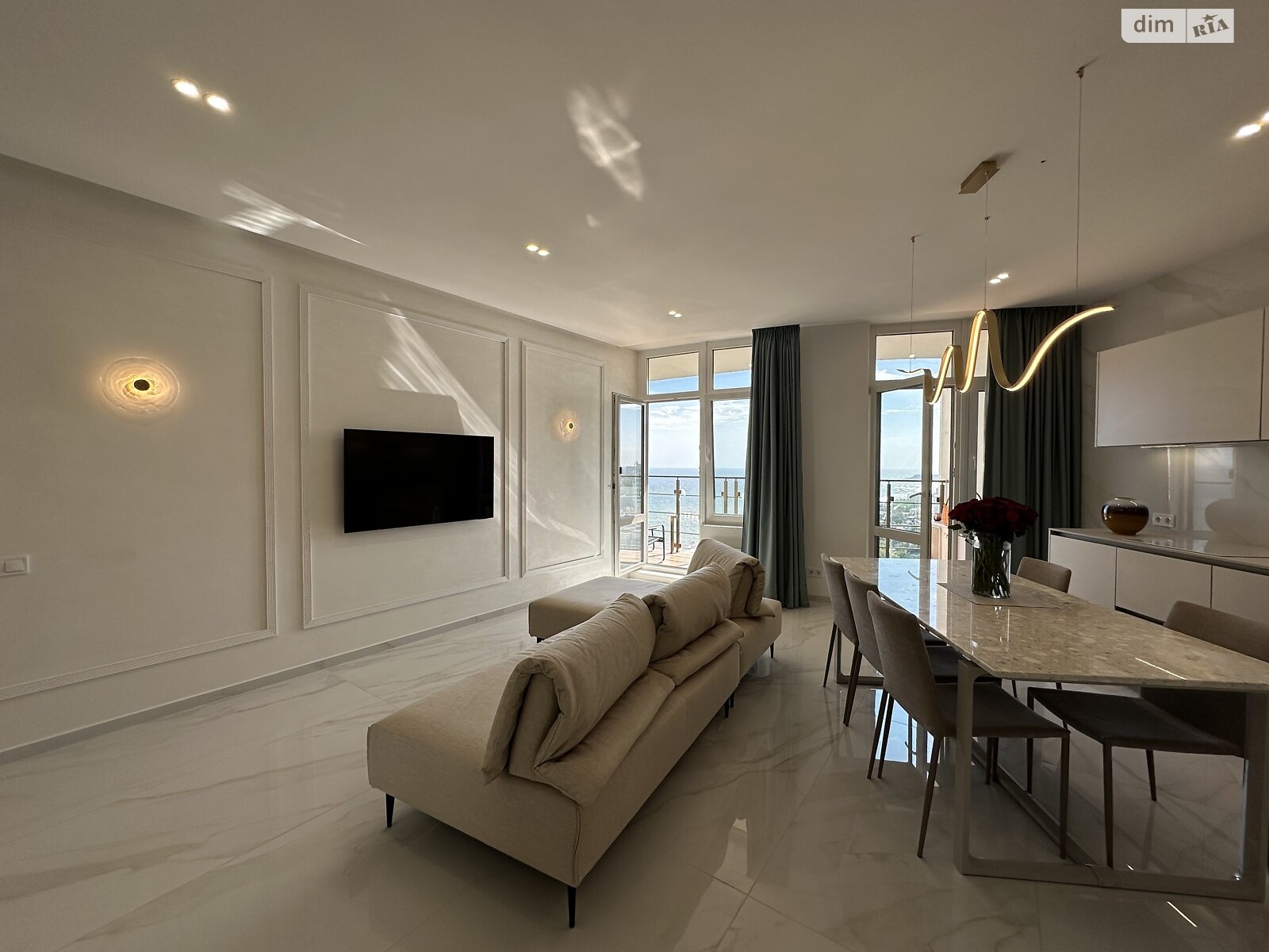 трехкомнатная квартира в Одессе, район Аркадия, на ул. Валерия Самофалова 16А/6 в аренду на долгий срок помесячно фото 1 трехкомнатная квартира в Одессе, район Аркадия, на ул. Валерия Самофалова 16А/6 в аренду на долгий срок помесячно фото 1