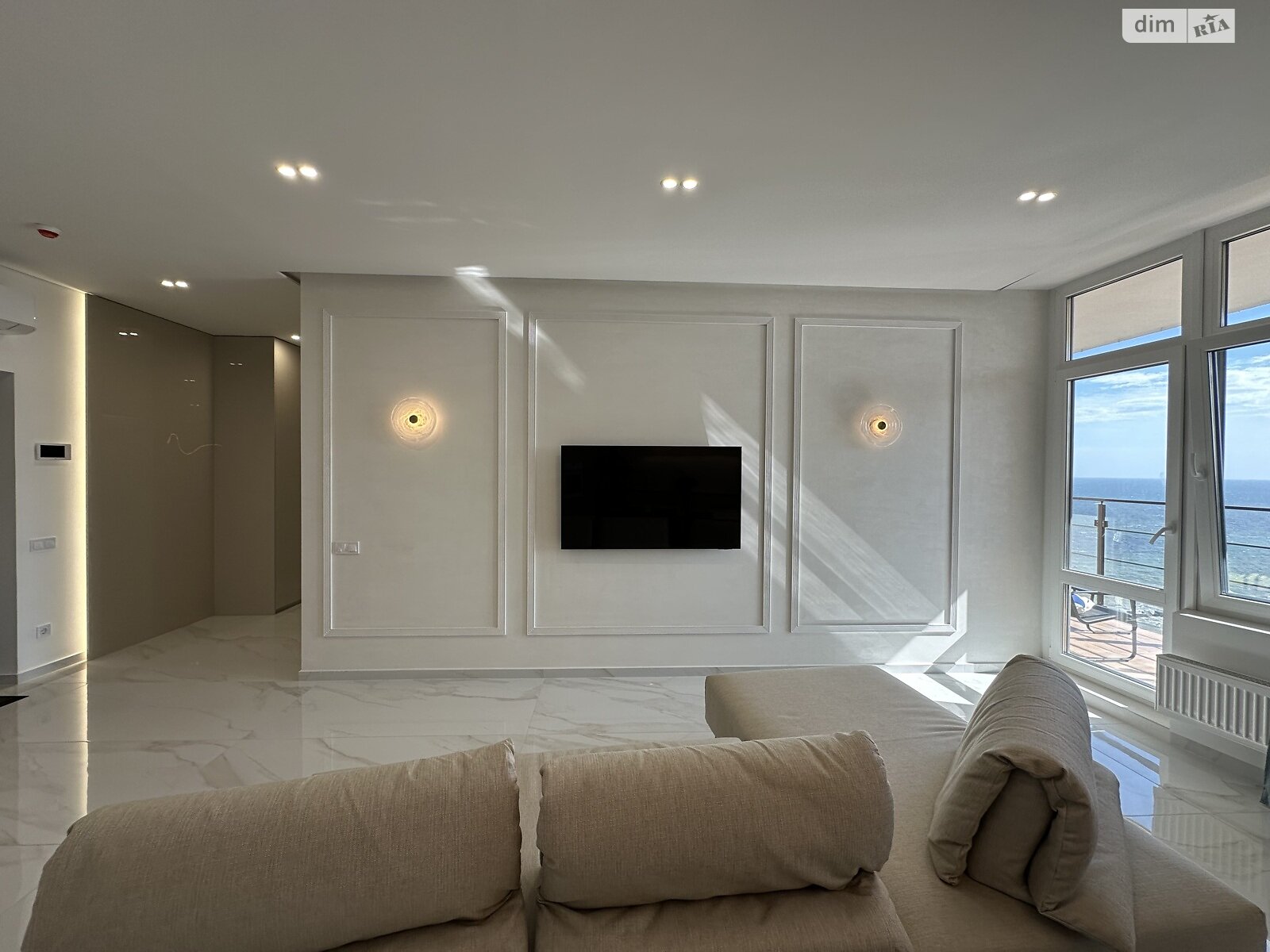 трехкомнатная квартира в Одессе, район Аркадия, на ул. Валерия Самофалова 16А/6 в аренду на долгий срок помесячно фото 1 трехкомнатная квартира в Одессе, район Аркадия, на ул. Валерия Самофалова 16А/6 в аренду на долгий срок помесячно фото 1