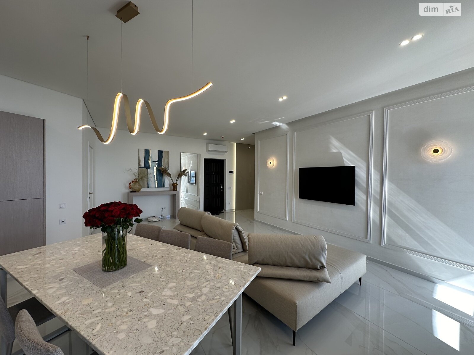 трехкомнатная квартира в Одессе, район Аркадия, на ул. Валерия Самофалова 16А/6 в аренду на долгий срок помесячно фото 1 трехкомнатная квартира в Одессе, район Аркадия, на ул. Валерия Самофалова 16А/6 в аренду на долгий срок помесячно фото 1