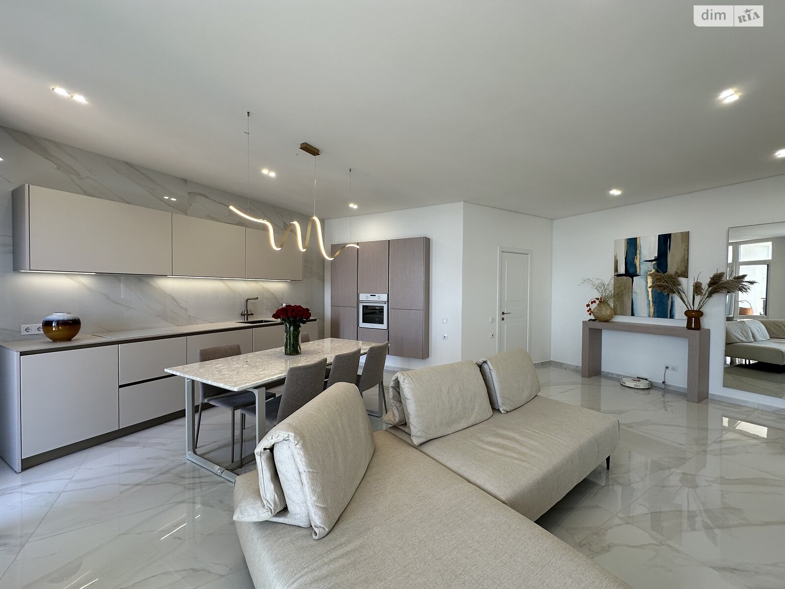 трехкомнатная квартира в Одессе, район Аркадия, на ул. Валерия Самофалова 16А/6 в аренду на долгий срок помесячно фото 1 трехкомнатная квартира в Одессе, район Аркадия, на ул. Валерия Самофалова 16А/6 в аренду на долгий срок помесячно фото 1