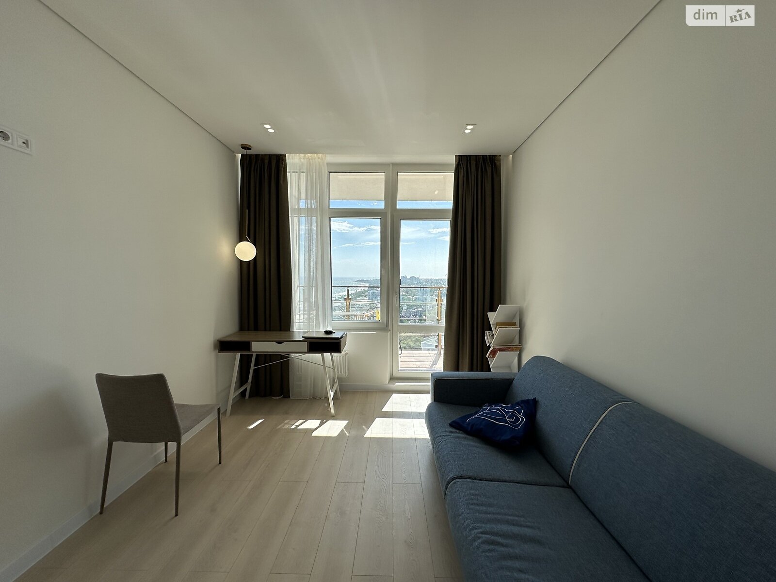 трехкомнатная квартира в Одессе, район Аркадия, на ул. Валерия Самофалова 16А/6 в аренду на долгий срок помесячно фото 1 трехкомнатная квартира в Одессе, район Аркадия, на ул. Валерия Самофалова 16А/6 в аренду на долгий срок помесячно фото 1