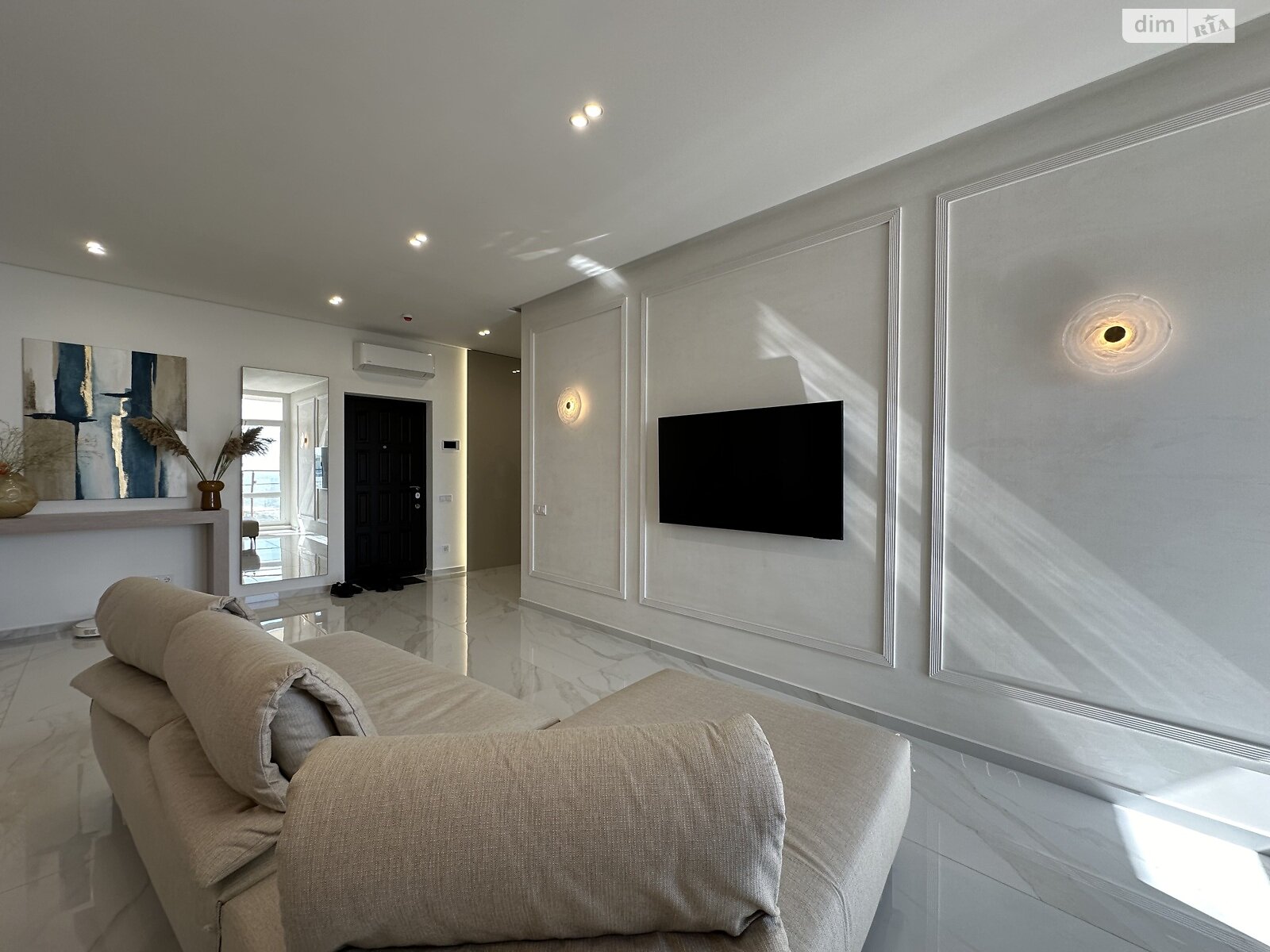 трехкомнатная квартира в Одессе, район Аркадия, на ул. Валерия Самофалова 16А/6 в аренду на долгий срок помесячно фото 1 трехкомнатная квартира в Одессе, район Аркадия, на ул. Валерия Самофалова 16А/6 в аренду на долгий срок помесячно фото 1