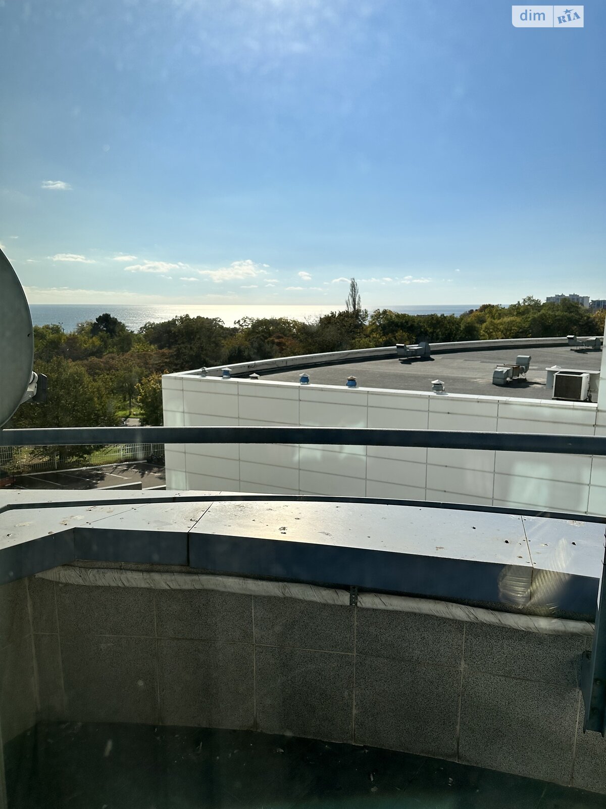 трехкомнатная квартира в Одессе, район Аркадия, на ул. Литературная 1А в аренду на долгий срок помесячно фото 1 трехкомнатная квартира в Одессе, район Аркадия, на ул. Литературная 1А в аренду на долгий срок помесячно фото 1