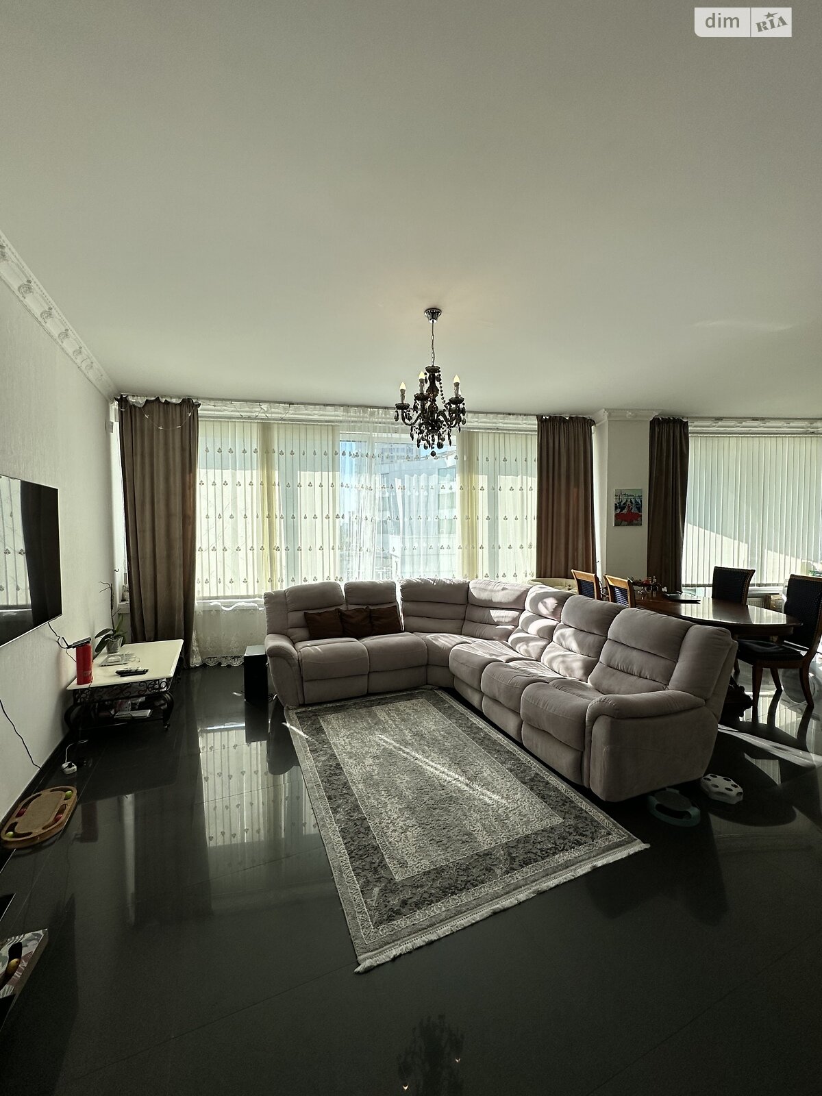 трехкомнатная квартира в Одессе, район Аркадия, на ул. Литературная 1А в аренду на долгий срок помесячно фото 1 трехкомнатная квартира в Одессе, район Аркадия, на ул. Литературная 1А в аренду на долгий срок помесячно фото 1