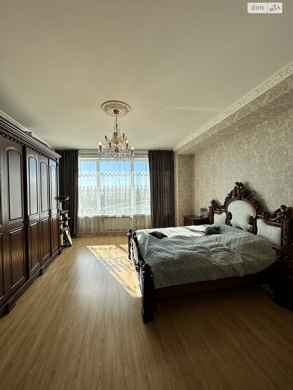 трехкомнатная квартира в Одессе, район Аркадия, на ул. Литературная 1А в аренду на долгий срок помесячно фото 1 трехкомнатная квартира в Одессе, район Аркадия, на ул. Литературная 1А в аренду на долгий срок помесячно фото 1