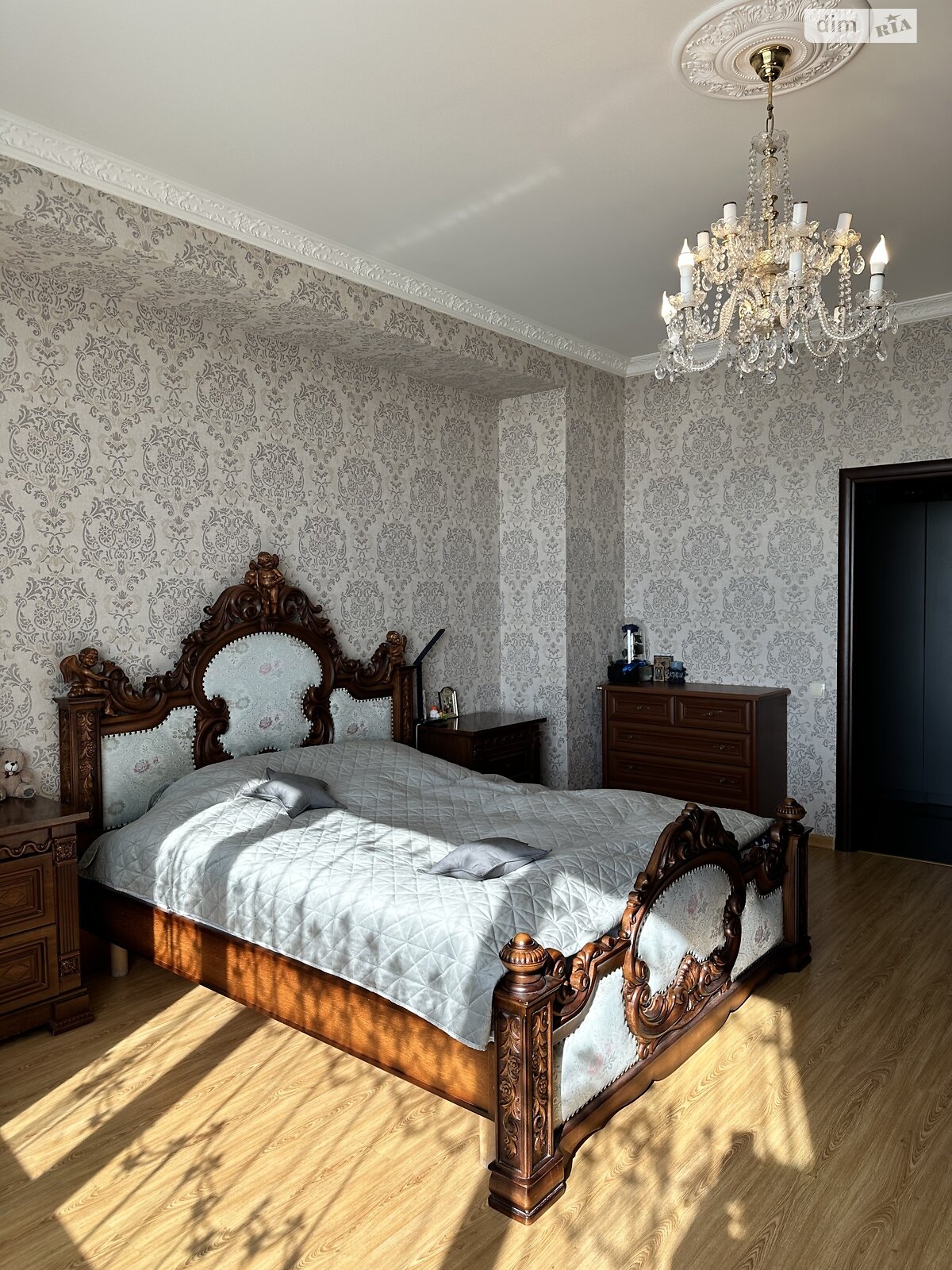 трехкомнатная квартира в Одессе, район Аркадия, на ул. Литературная 1А в аренду на долгий срок помесячно фото 1 трехкомнатная квартира в Одессе, район Аркадия, на ул. Литературная 1А в аренду на долгий срок помесячно фото 1