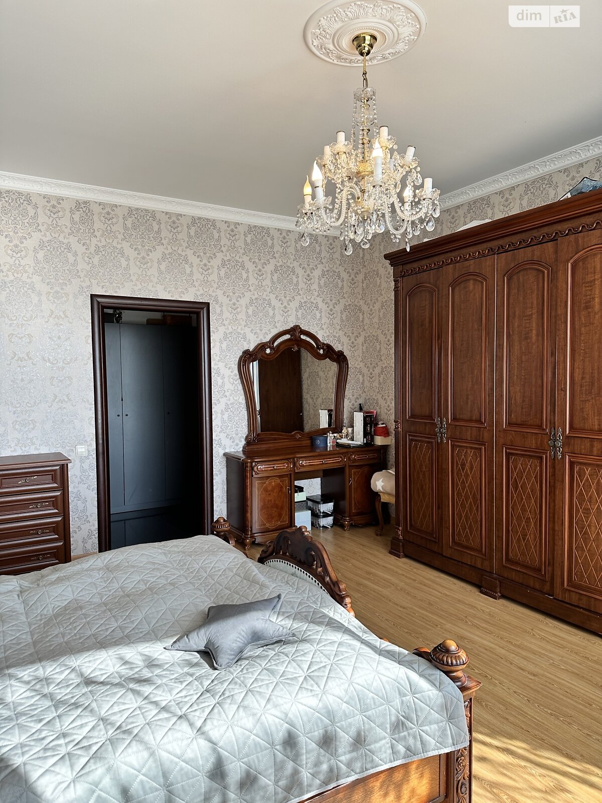 трехкомнатная квартира в Одессе, район Аркадия, на ул. Литературная 1А в аренду на долгий срок помесячно фото 1 трехкомнатная квартира в Одессе, район Аркадия, на ул. Литературная 1А в аренду на долгий срок помесячно фото 1