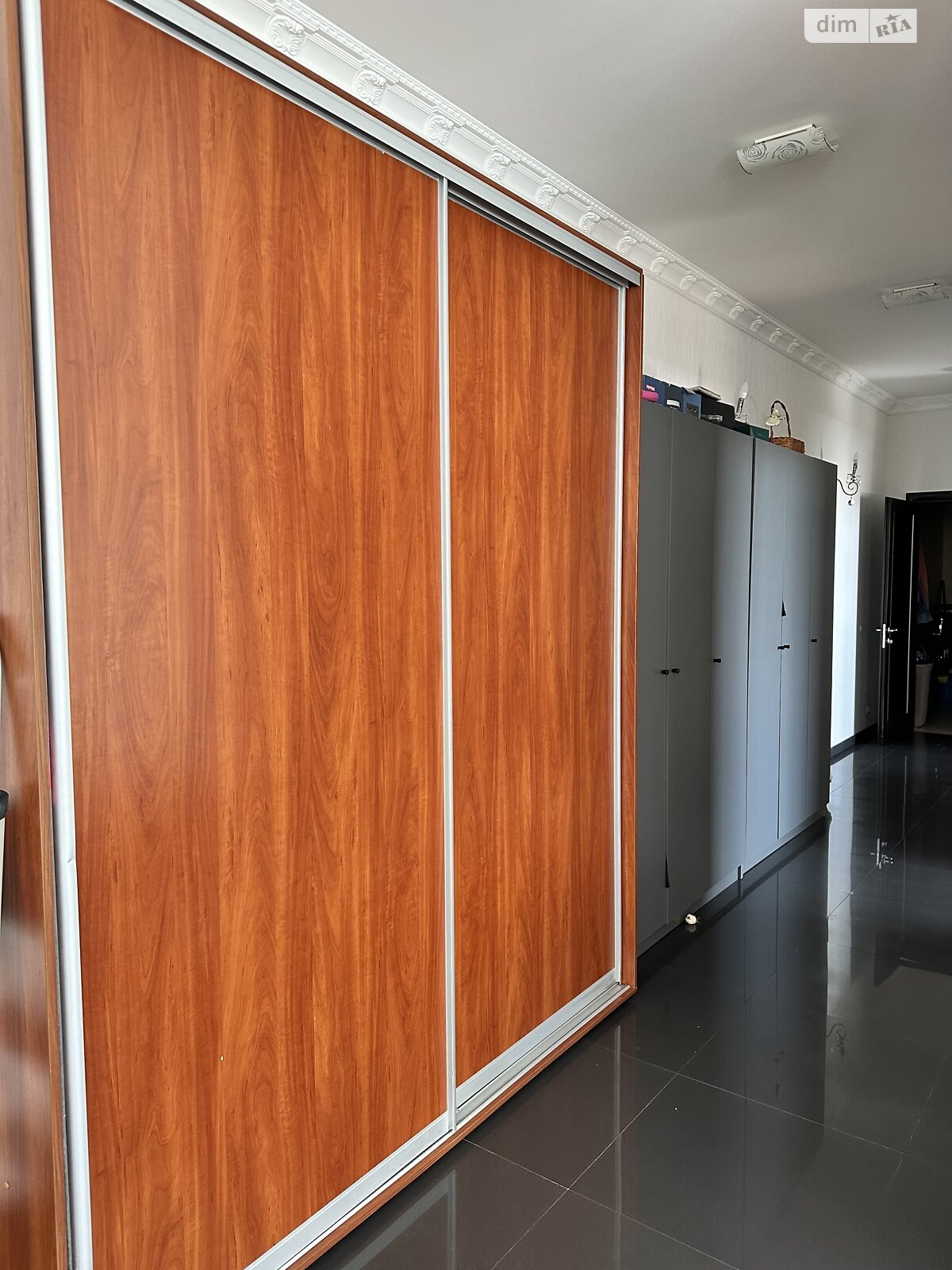 трехкомнатная квартира в Одессе, район Аркадия, на ул. Литературная 1А в аренду на долгий срок помесячно фото 1 трехкомнатная квартира в Одессе, район Аркадия, на ул. Литературная 1А в аренду на долгий срок помесячно фото 1