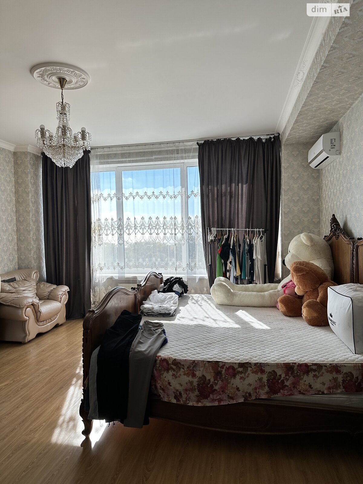 трехкомнатная квартира в Одессе, район Аркадия, на ул. Литературная 1А в аренду на долгий срок помесячно фото 1 трехкомнатная квартира в Одессе, район Аркадия, на ул. Литературная 1А в аренду на долгий срок помесячно фото 1