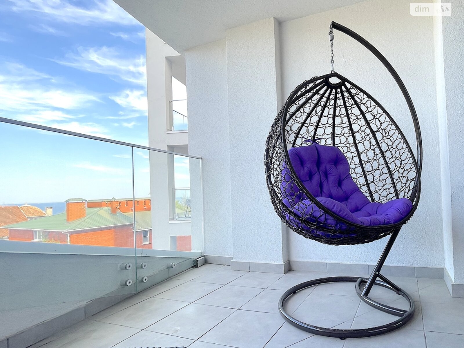 однокімнатна квартира з меблями в Одесі, район Приморський, на вул. Валерія Самофалова 20 в довготривалу оренду помісячно фото 1