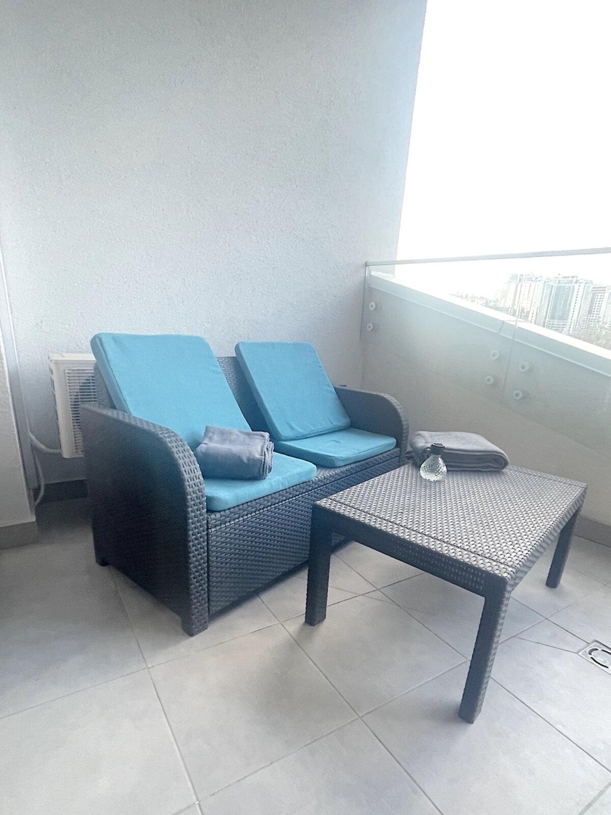 однокімнатна квартира з меблями в Одесі, район Приморський, на вул. Валерія Самофалова 20 в довготривалу оренду помісячно фото 1