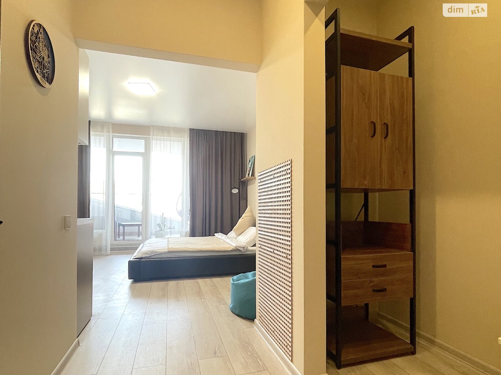 однокімнатна квартира з меблями в Одесі, район Приморський, на вул. Валерія Самофалова 20 в довготривалу оренду помісячно фото 1