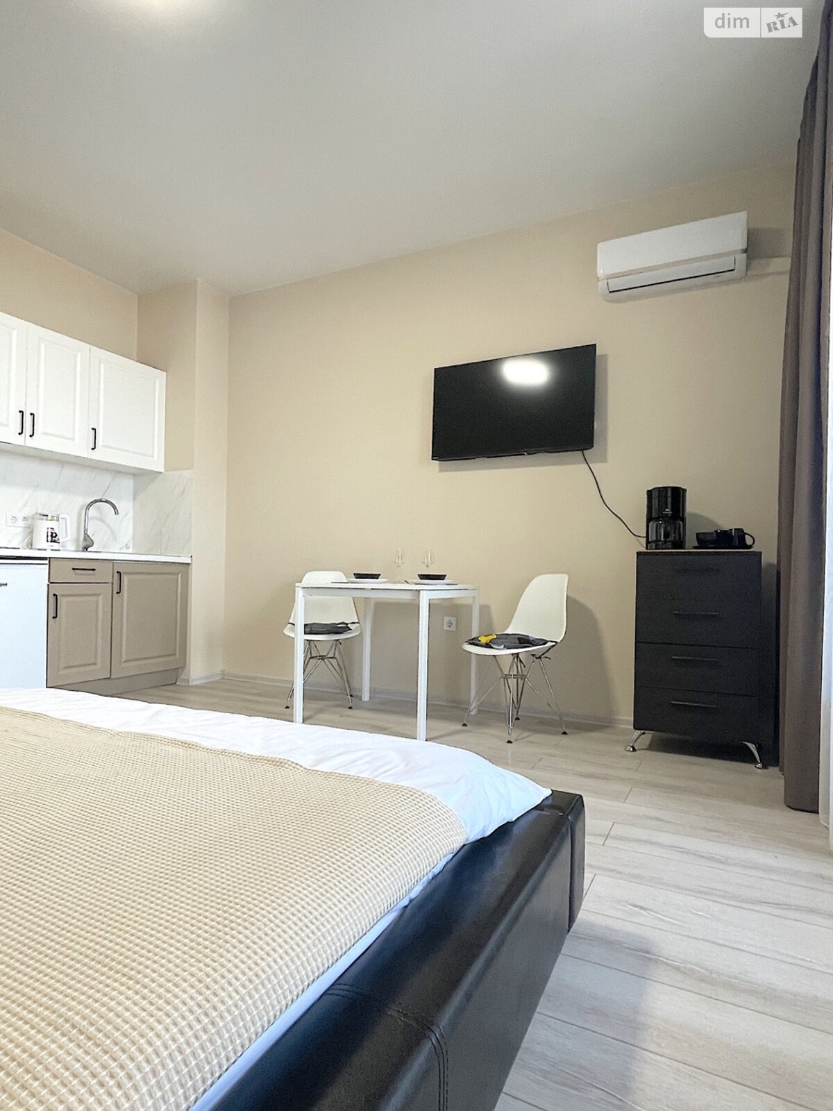 однокімнатна квартира з меблями в Одесі, район Приморський, на вул. Валерія Самофалова 20 в довготривалу оренду помісячно фото 1