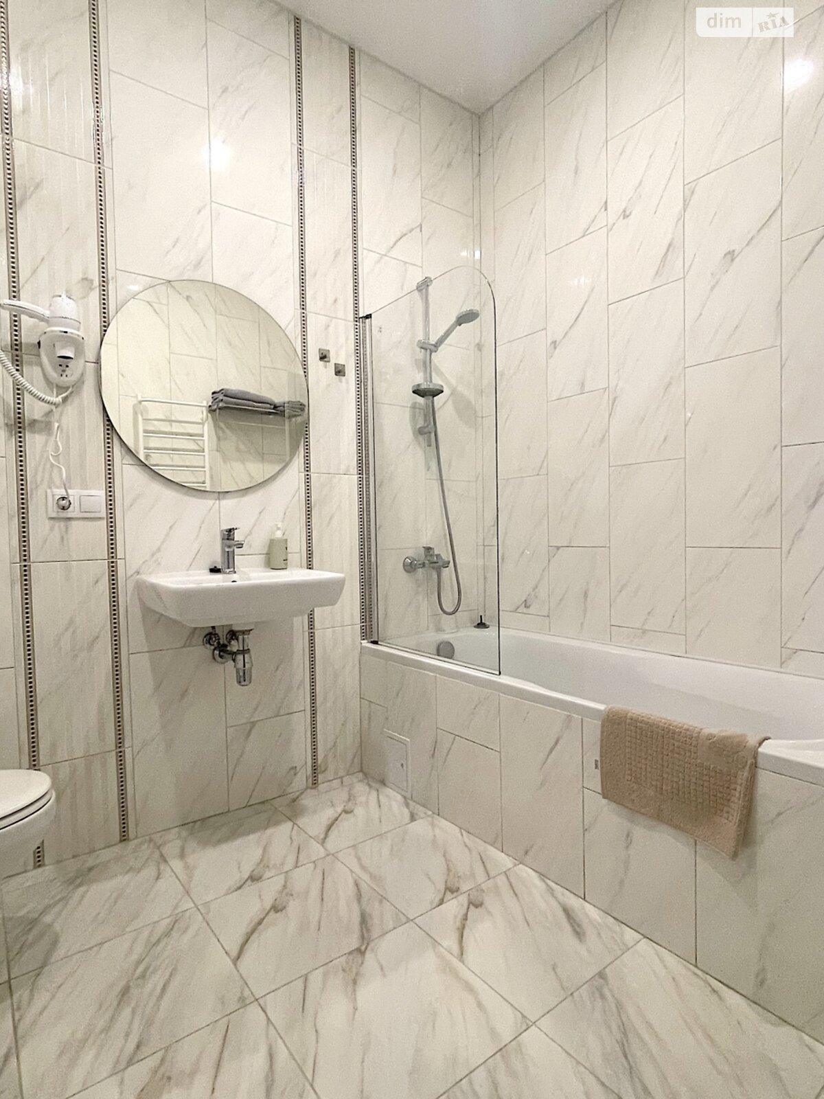 однокімнатна квартира з меблями в Одесі, район Приморський, на вул. Валерія Самофалова 20 в довготривалу оренду помісячно фото 1