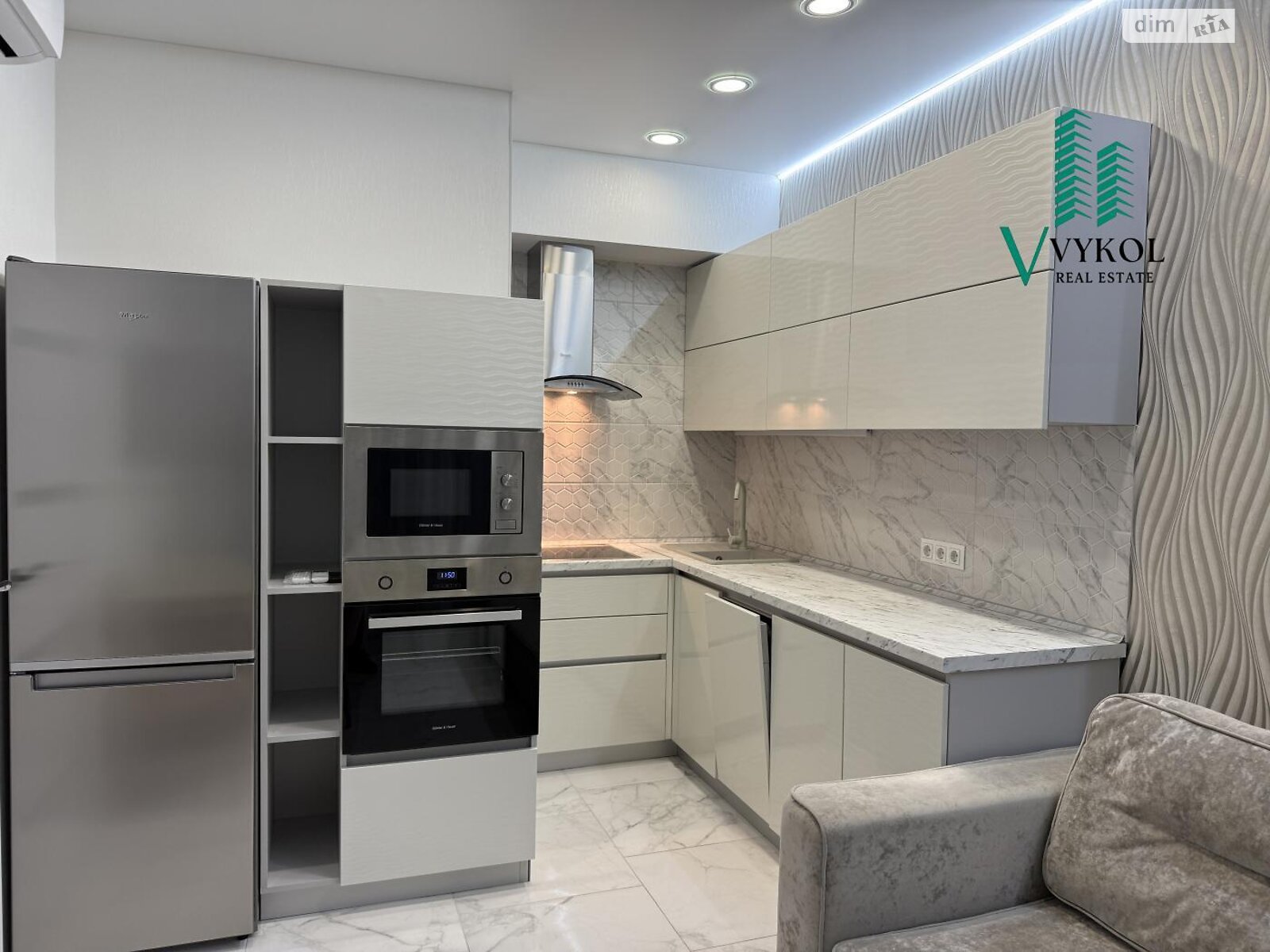 однокімнатна квартира в Одесі, район Аркадія, на вул. Валерія Самофалова 16А/6 в довготривалу оренду помісячно фото 1 однокімнатна квартира в Одесі, район Аркадія, на вул. Валерія Самофалова 16А/6 в довготривалу оренду помісячно фото 1