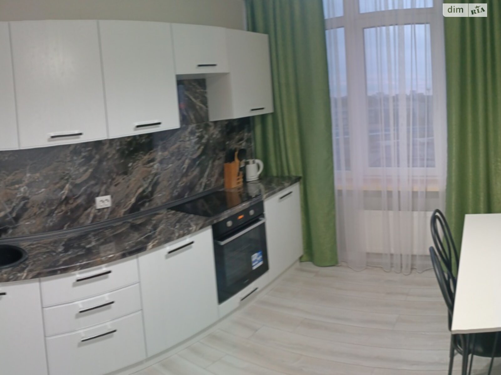 трехкомнатная квартира в Одессе, на ул. Бассейная 6А в аренду на долгий срок помесячно фото 1