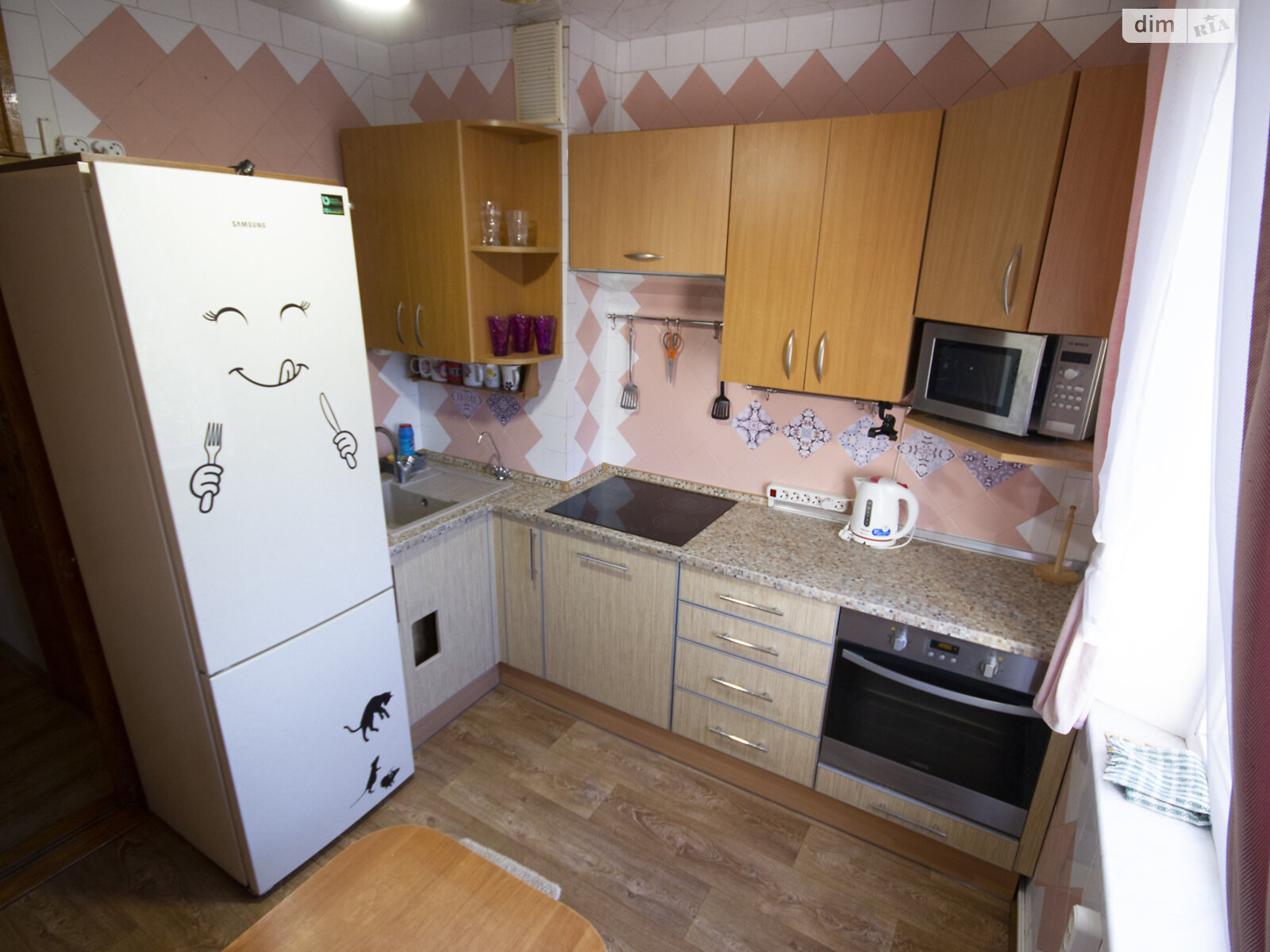 трикімнатна квартира в Одесі, район Ближні Млини, на вул. Люстдорфська дорога 13 в довготривалу оренду помісячно фото 1