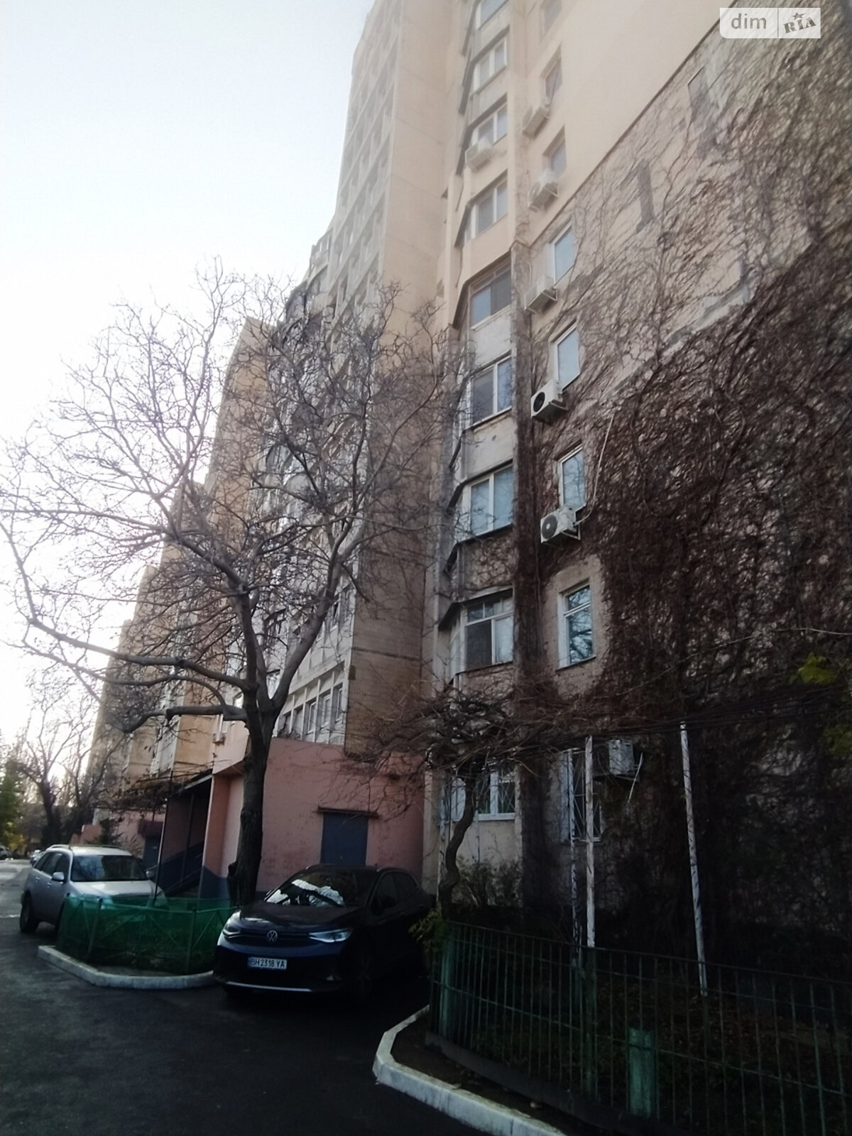 трикімнатна квартира в Одесі, район Ближні Млини, на вул. Люстдорфська дорога 13 в довготривалу оренду помісячно фото 1