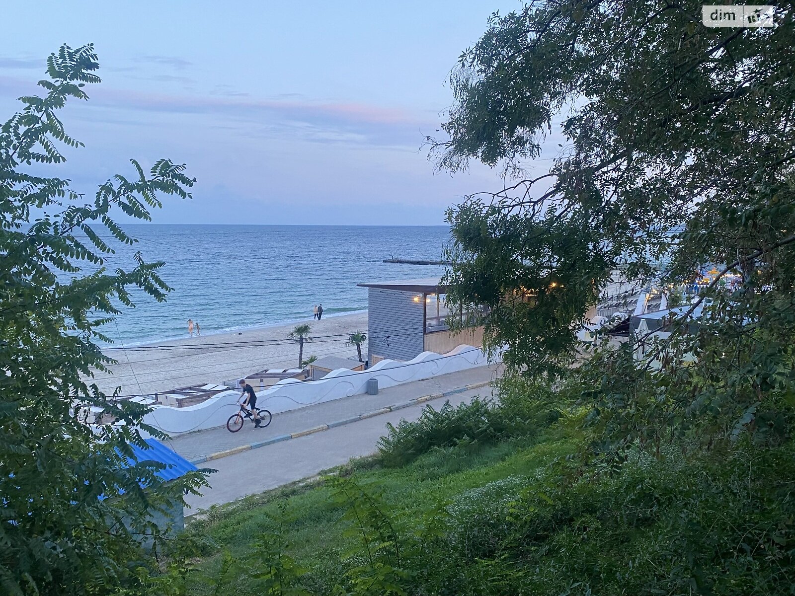 однокімнатна квартира в Одесі, район Великий Фонтан, на вул. 13 станція Великого Фонтану в довготривалу оренду помісячно фото 1