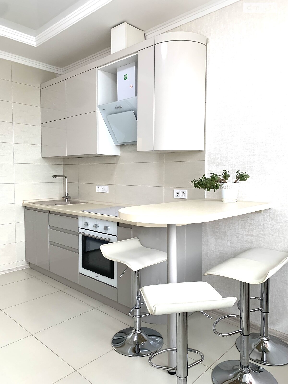 однокомнатная квартира в Одессе, район Большой Фонтан, на дор. Фонтанская 58/1, кв. 86 в аренду на долгий срок помесячно фото 1 однокомнатная квартира в Одессе, район Большой Фонтан, на дор. Фонтанская 58/1, кв. 86 в аренду на долгий срок помесячно фото 1