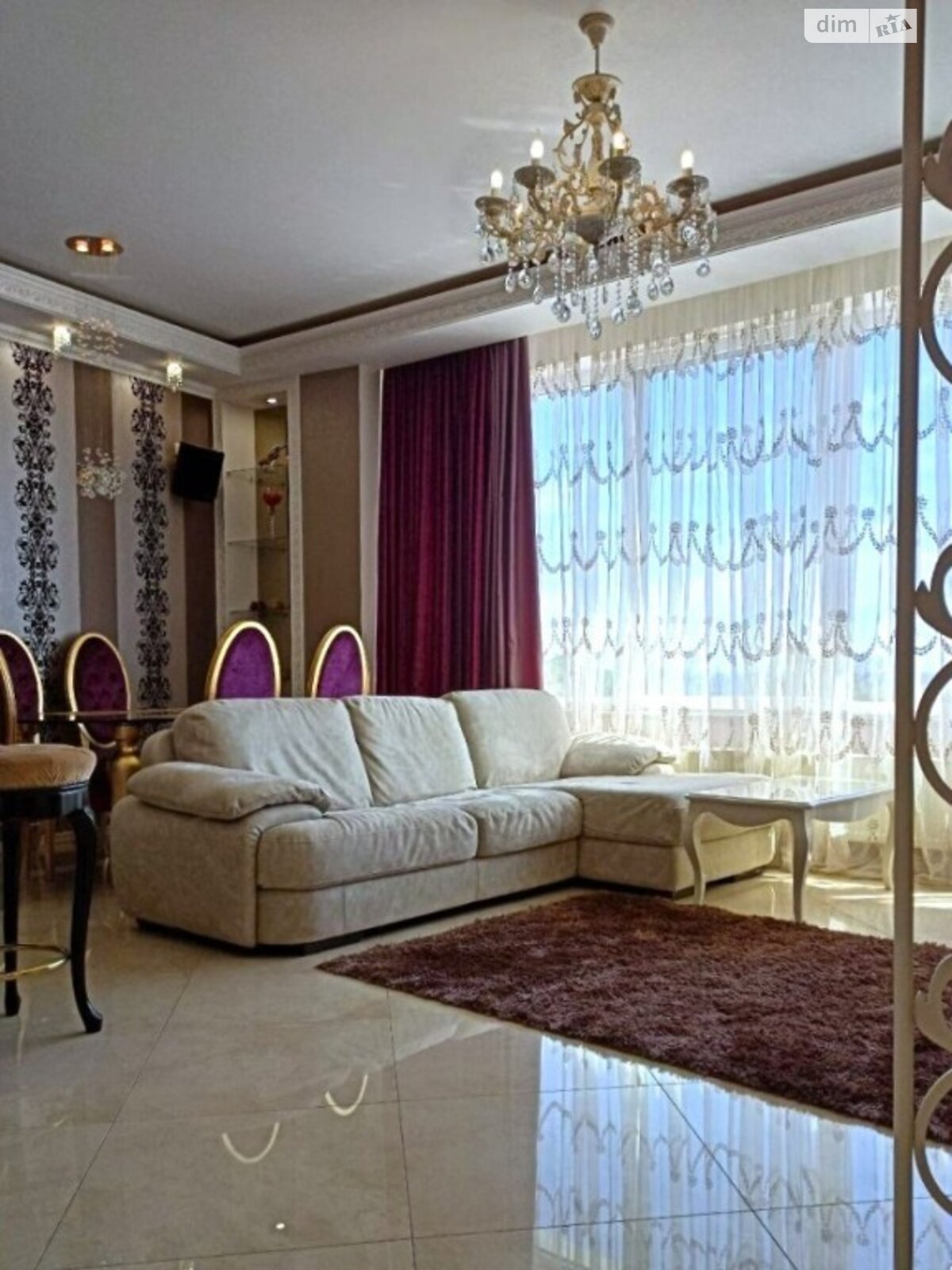трехкомнатная квартира с мебелью в Одессе, район Большой Фонтан, на ул. Литературная 1А в аренду на долгий срок помесячно фото 1