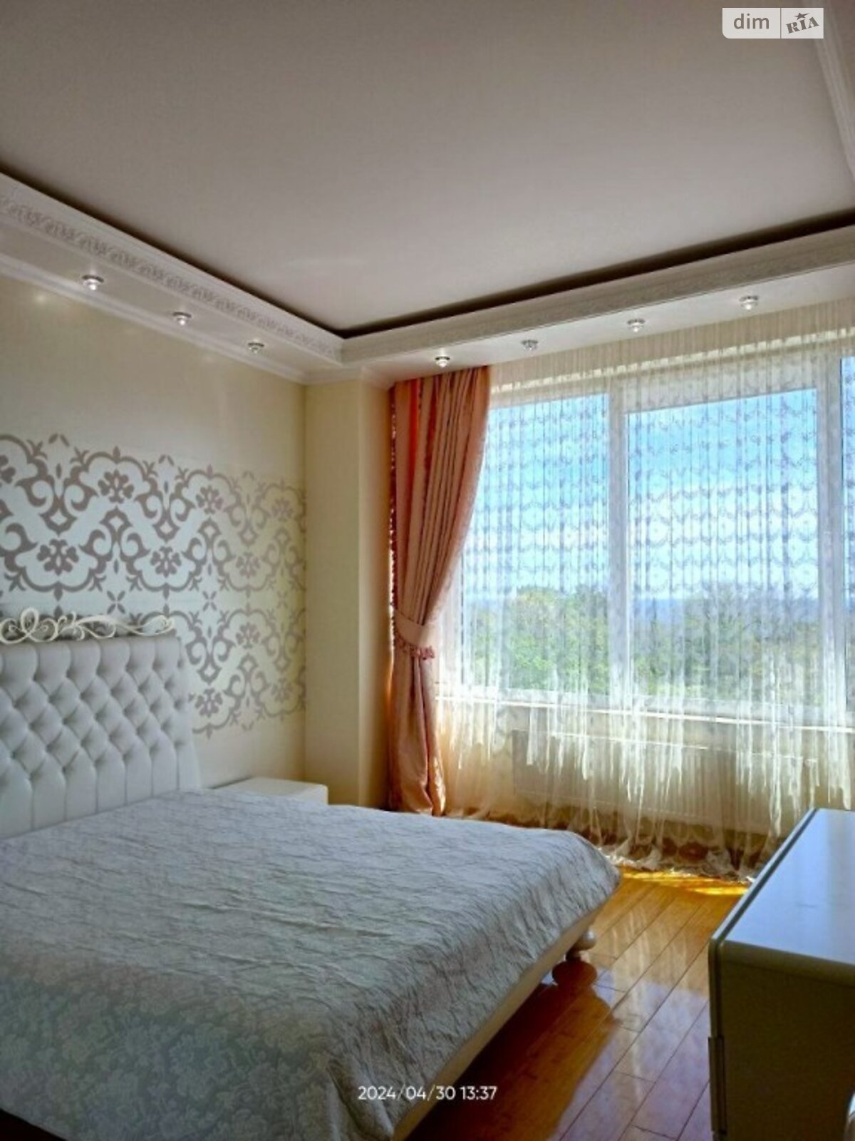 трехкомнатная квартира с мебелью в Одессе, район Большой Фонтан, на ул. Литературная 1А в аренду на долгий срок помесячно фото 1