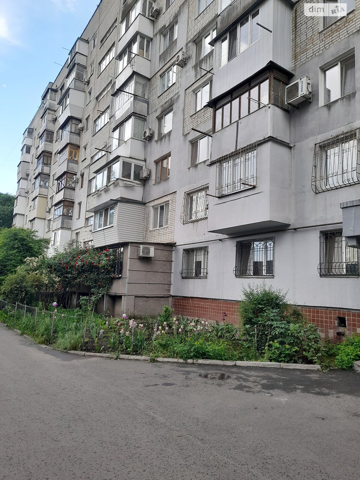 трехкомнатная квартира в Одессе, район Черемушки, на ул. Маршала Малиновского 16 в аренду на долгий срок помесячно фото 1