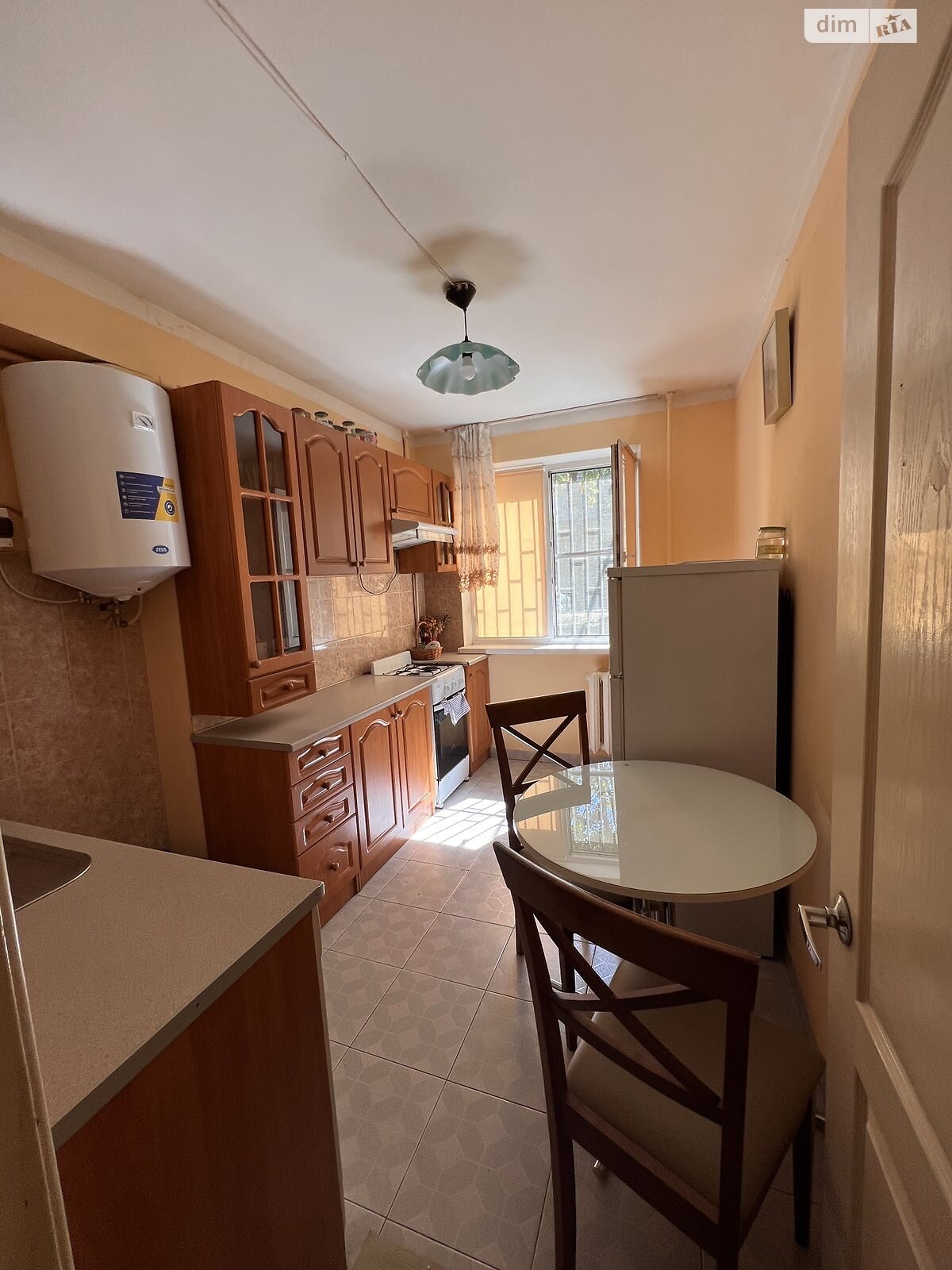 однокімнатна квартира з меблями в Одесі, район Хаджибейський, на вул. Радісна 11 в довготривалу оренду помісячно фото 1