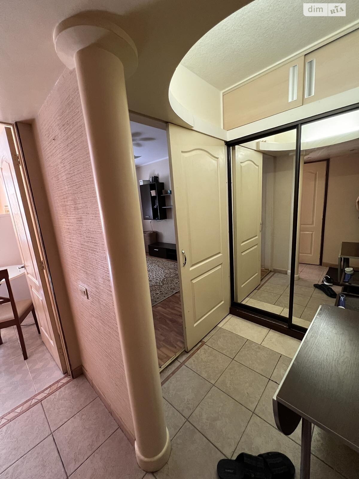 однокімнатна квартира з меблями в Одесі, район Хаджибейський, на вул. Радісна 11 в довготривалу оренду помісячно фото 1