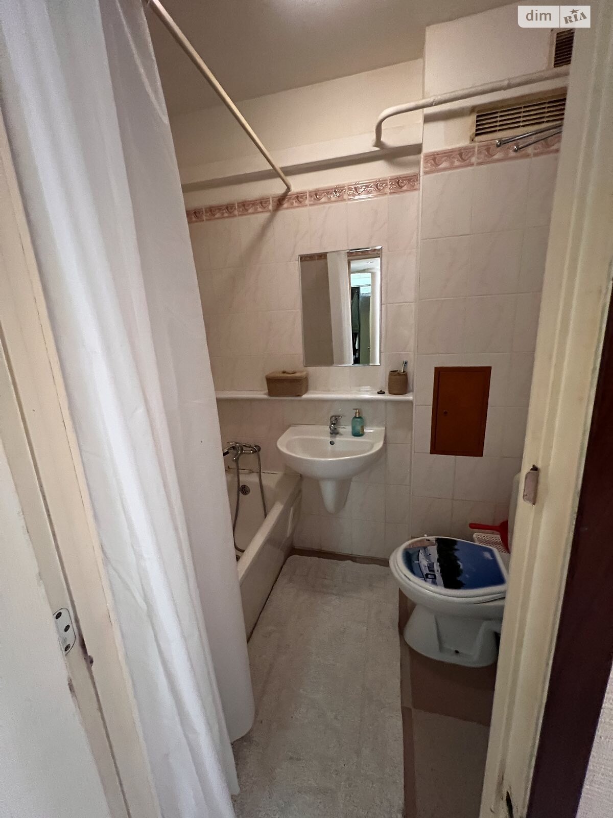 однокімнатна квартира з меблями в Одесі, район Хаджибейський, на вул. Радісна 11 в довготривалу оренду помісячно фото 1