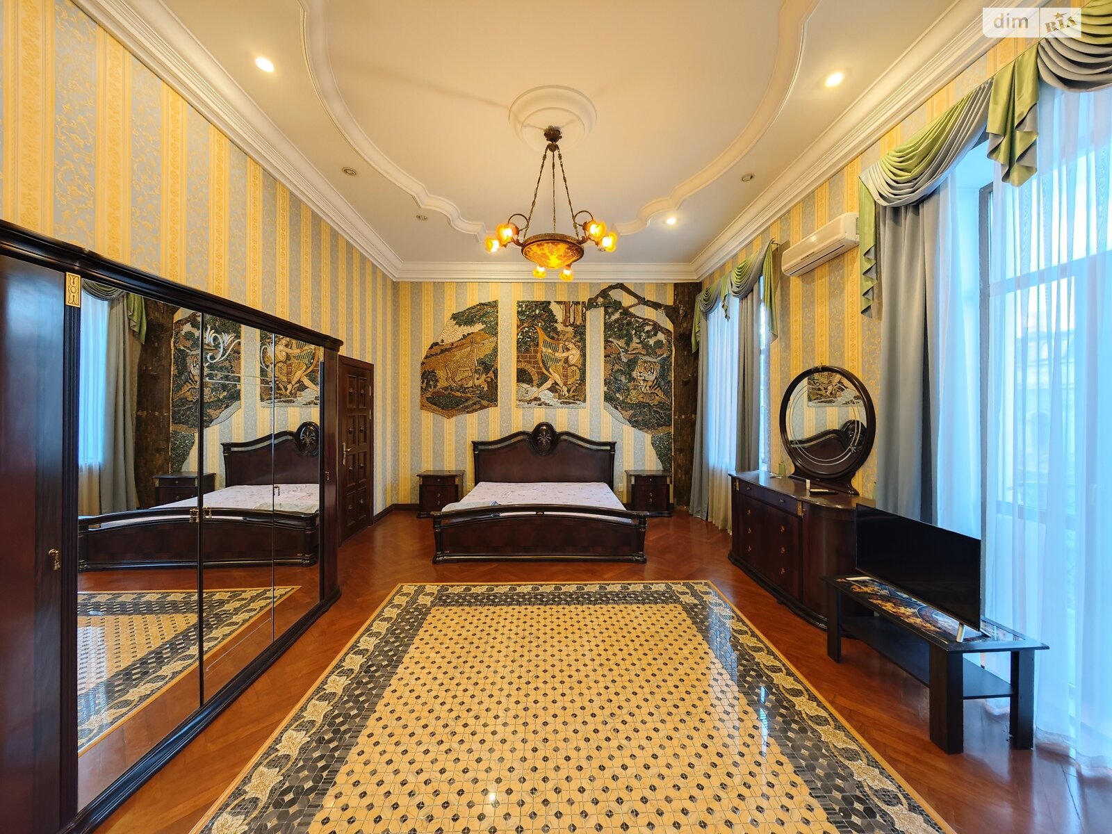 шестикомнатная квартира в Одессе, на ул. Дерибасовская 5 в аренду на долгий срок помесячно фото 1 шестикомнатная квартира в Одессе, на ул. Дерибасовская 5 в аренду на долгий срок помесячно фото 1