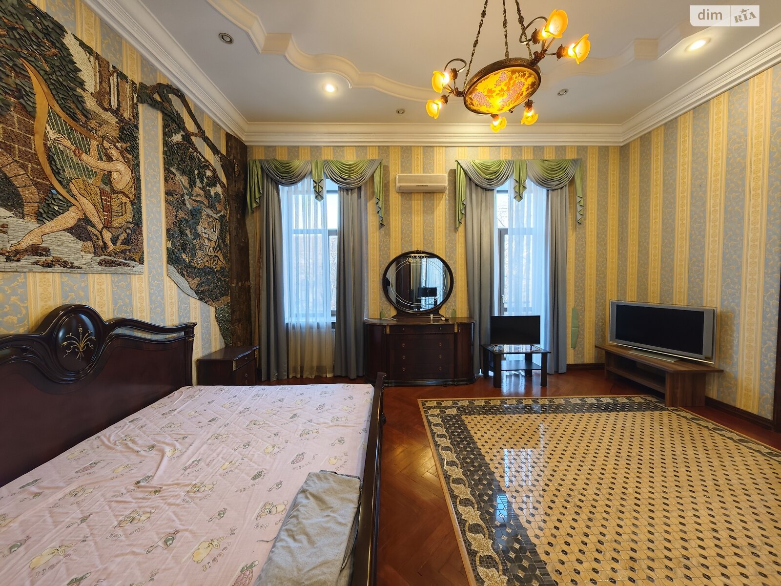 шестикомнатная квартира в Одессе, на ул. Дерибасовская 5 в аренду на долгий срок помесячно фото 1 шестикомнатная квартира в Одессе, на ул. Дерибасовская 5 в аренду на долгий срок помесячно фото 1