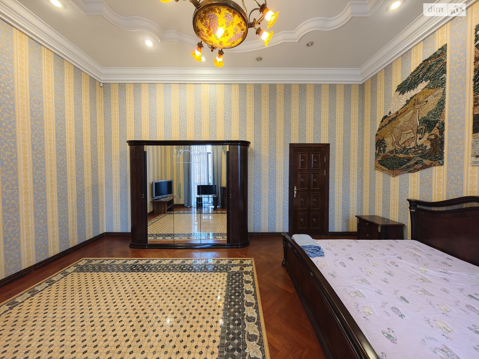 шестикомнатная квартира в Одессе, на ул. Дерибасовская 5 в аренду на долгий срок помесячно фото 1 шестикомнатная квартира в Одессе, на ул. Дерибасовская 5 в аренду на долгий срок помесячно фото 1