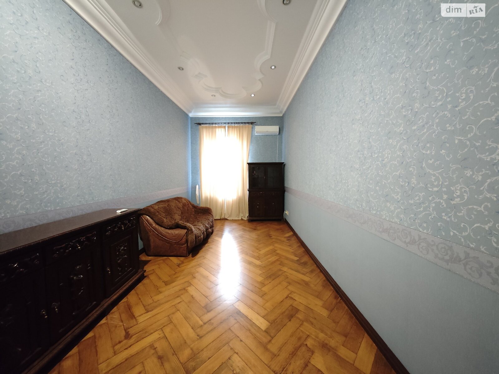 шестикомнатная квартира в Одессе, на ул. Дерибасовская 5 в аренду на долгий срок помесячно фото 1 шестикомнатная квартира в Одессе, на ул. Дерибасовская 5 в аренду на долгий срок помесячно фото 1