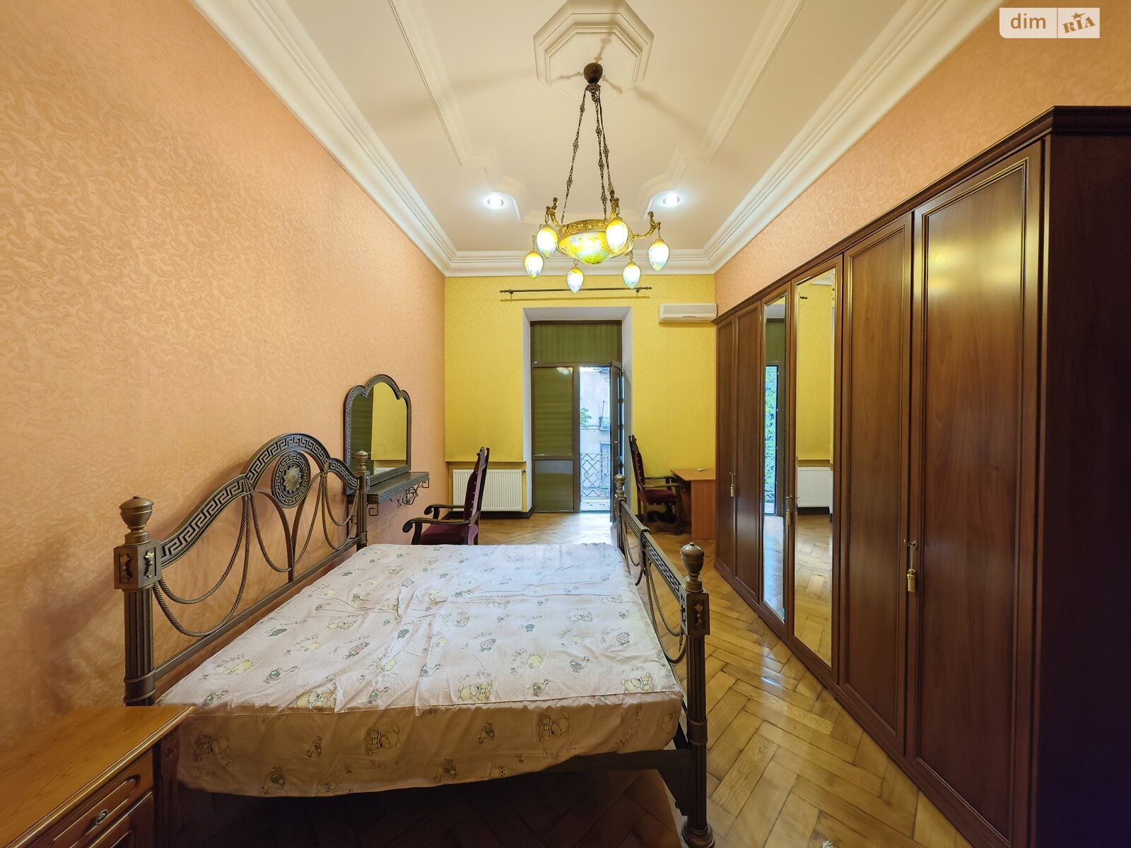 шестикомнатная квартира в Одессе, на ул. Дерибасовская 5 в аренду на долгий срок помесячно фото 1 шестикомнатная квартира в Одессе, на ул. Дерибасовская 5 в аренду на долгий срок помесячно фото 1