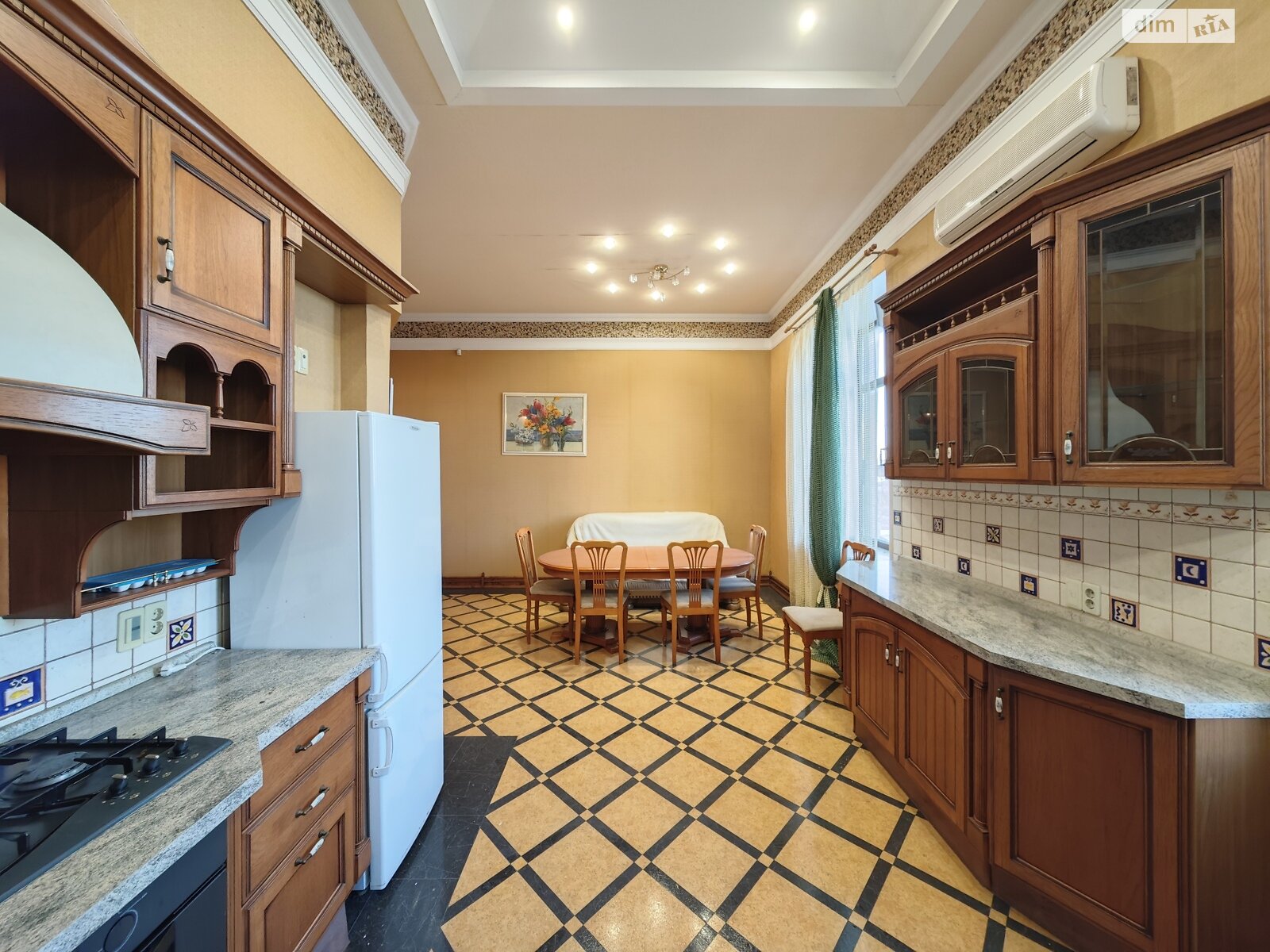 шестикомнатная квартира в Одессе, на ул. Дерибасовская 5 в аренду на долгий срок помесячно фото 1 шестикомнатная квартира в Одессе, на ул. Дерибасовская 5 в аренду на долгий срок помесячно фото 1