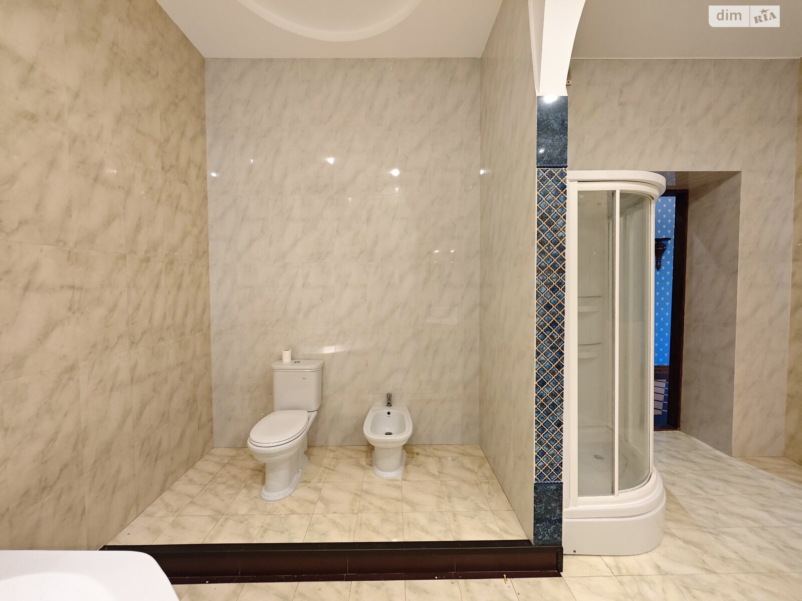 шестикомнатная квартира в Одессе, на ул. Дерибасовская 5 в аренду на долгий срок помесячно фото 1 шестикомнатная квартира в Одессе, на ул. Дерибасовская 5 в аренду на долгий срок помесячно фото 1