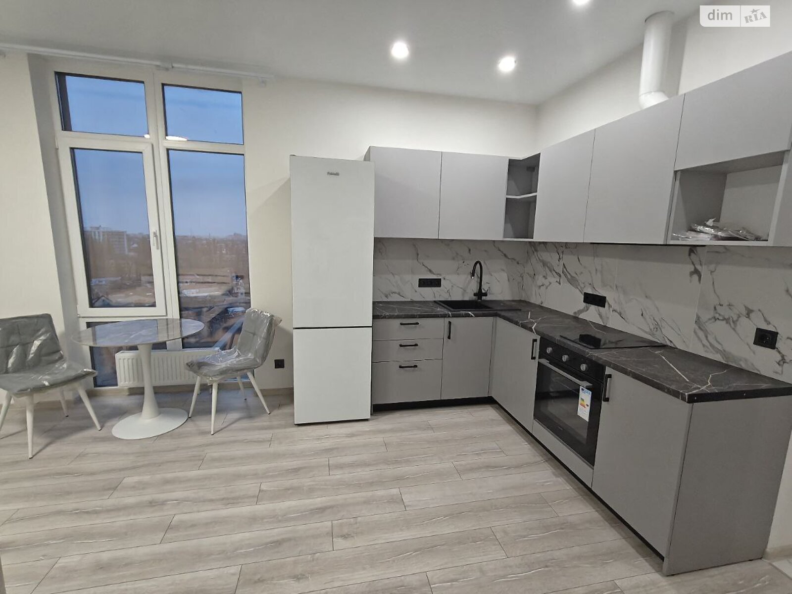 однокомнатная квартира в Одессе, район Хаджибейский, на ул. Радостная 29 корпус 2 в аренду на долгий срок помесячно фото 1