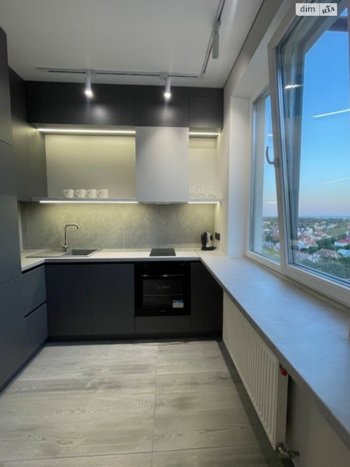 двухкомнатная квартира в Одессе, район Киевский, на ул. Жемчужная 5Б в аренду на долгий срок помесячно фото 1 двухкомнатная квартира в Одессе, район Киевский, на ул. Жемчужная 5Б в аренду на долгий срок помесячно фото 1