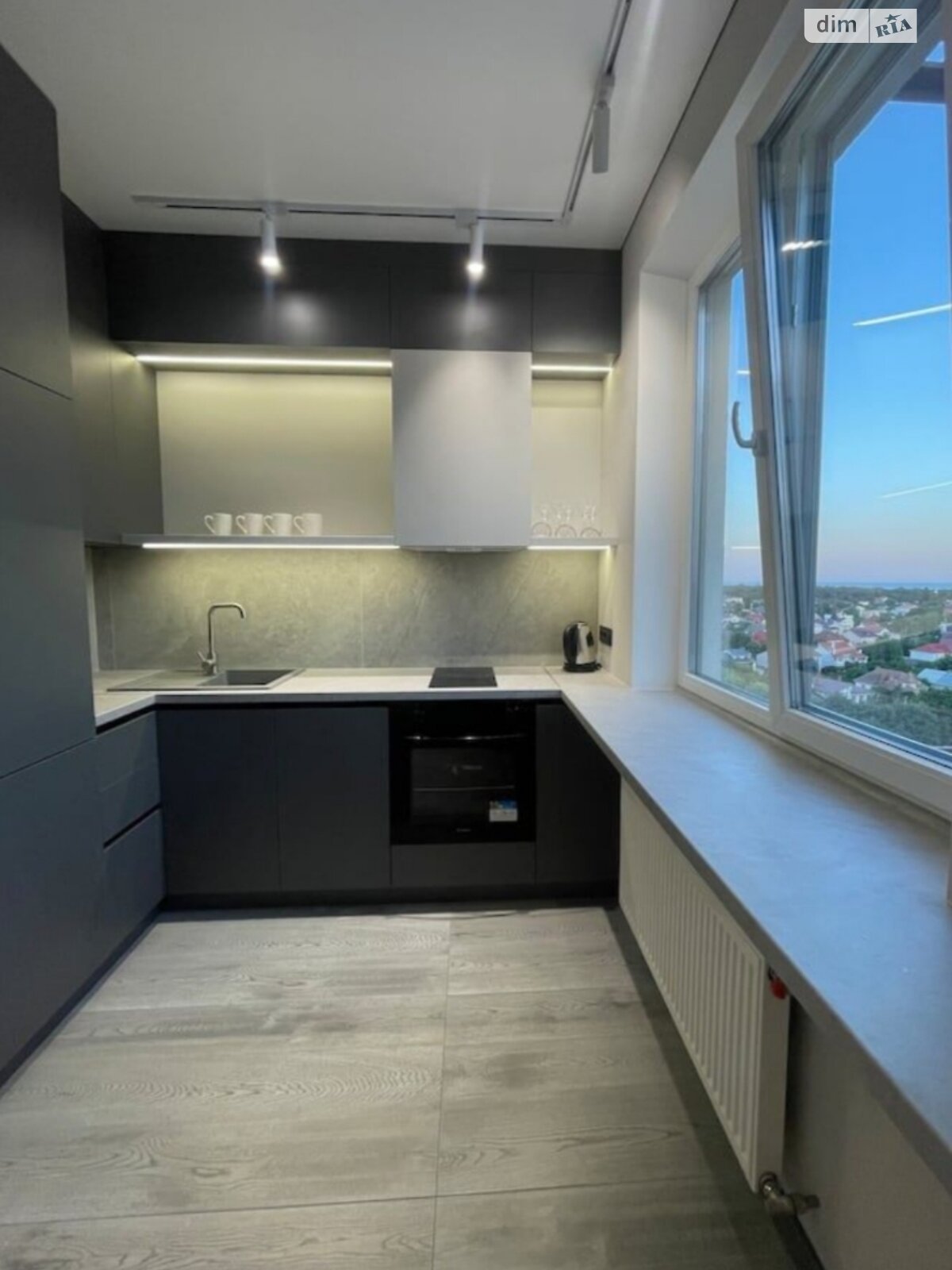 двухкомнатная квартира в Одессе, район Киевский, на ул. Жемчужная 5Б в аренду на долгий срок помесячно фото 1 двухкомнатная квартира в Одессе, район Киевский, на ул. Жемчужная 5Б в аренду на долгий срок помесячно фото 1