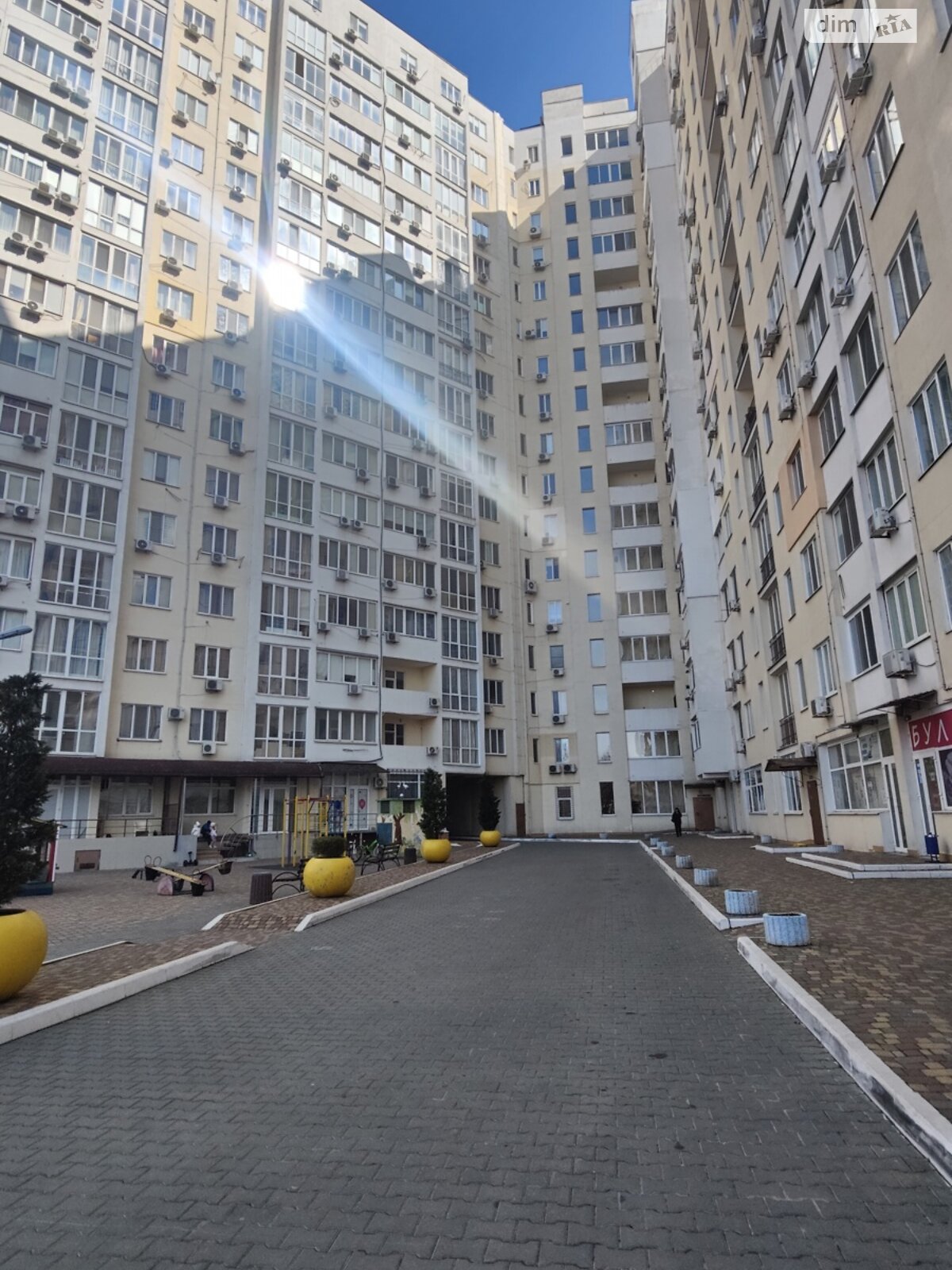 трехкомнатная квартира в Одессе, район Киевский, на ул. Академика Королева в аренду на долгий срок помесячно фото 1