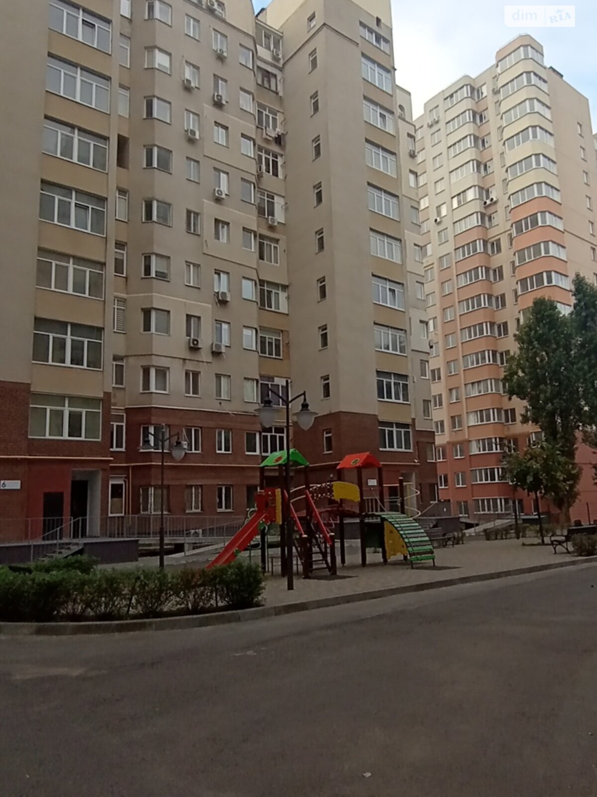 трикімнатна квартира в Одесі, район Київський, на вул. Євгена Чикаленка 56А в довготривалу оренду помісячно фото 1 трикімнатна квартира в Одесі, район Київський, на вул. Євгена Чикаленка 56А в довготривалу оренду помісячно фото 1