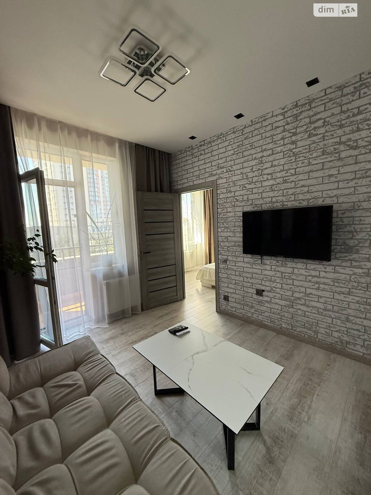 однокомнатная квартира в Одессе, район Киевский, на ул. Евгения Чикаленко 93/1 в аренду на долгий срок помесячно фото 1