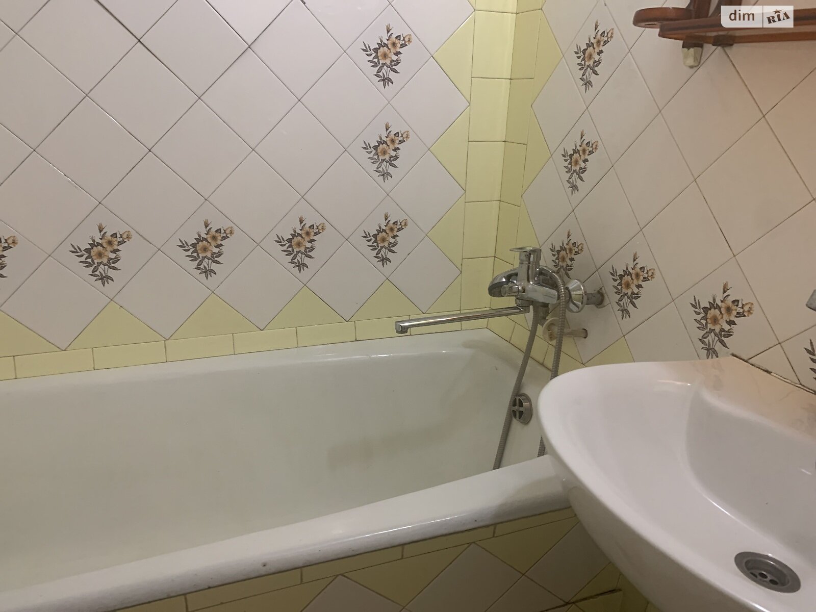 трехкомнатная квартира в Одессе, район Киевский, на просп. Князя Ярослава Мудрого 1А в аренду на долгий срок помесячно фото 1