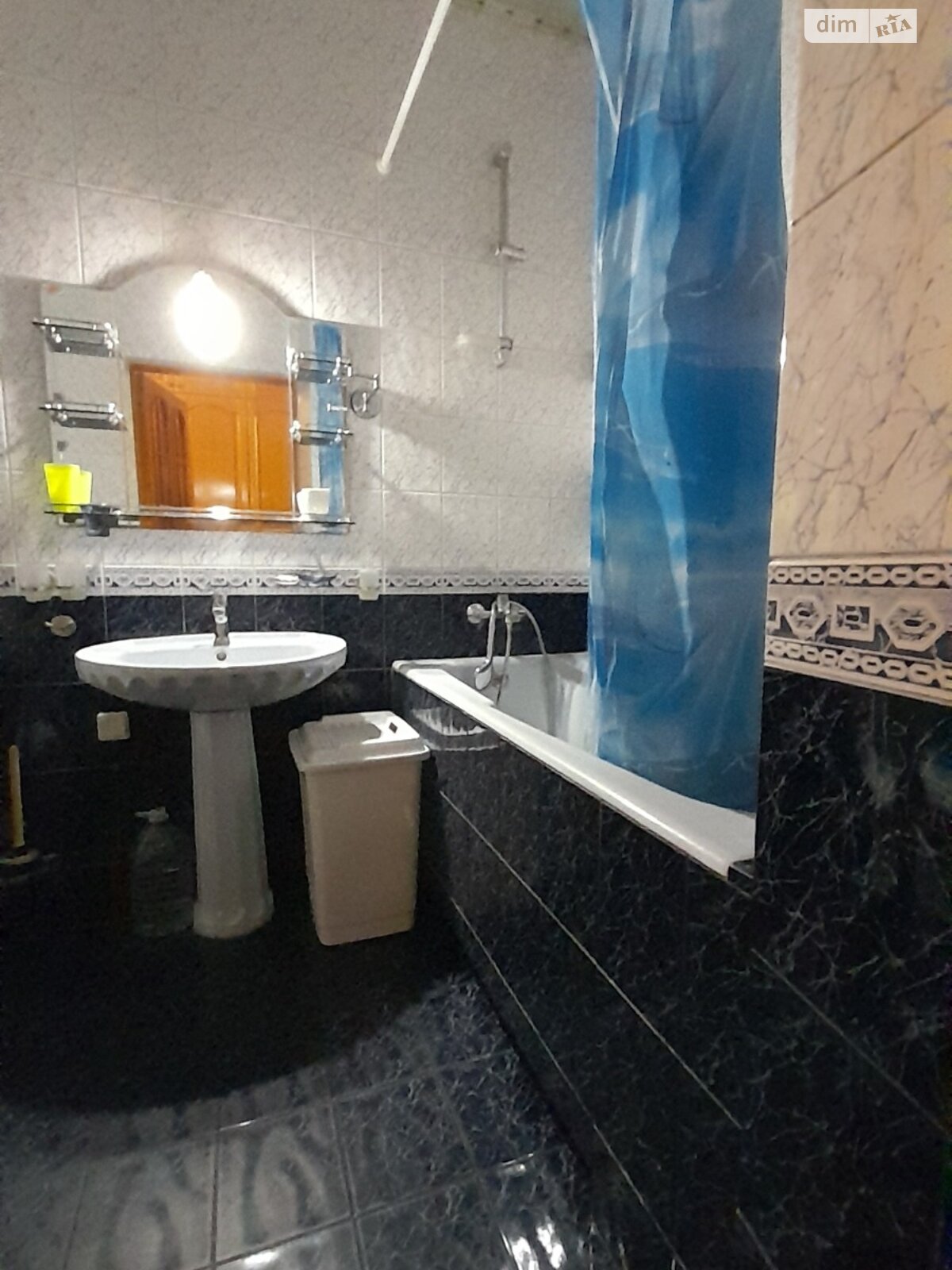 трикімнатна квартира в Одесі, район undefined, на просп. Небесної Сотні 4 в довготривалу оренду помісячно фото 1 трикімнатна квартира в Одесі, район undefined, на просп. Небесної Сотні 4 в довготривалу оренду помісячно фото 1