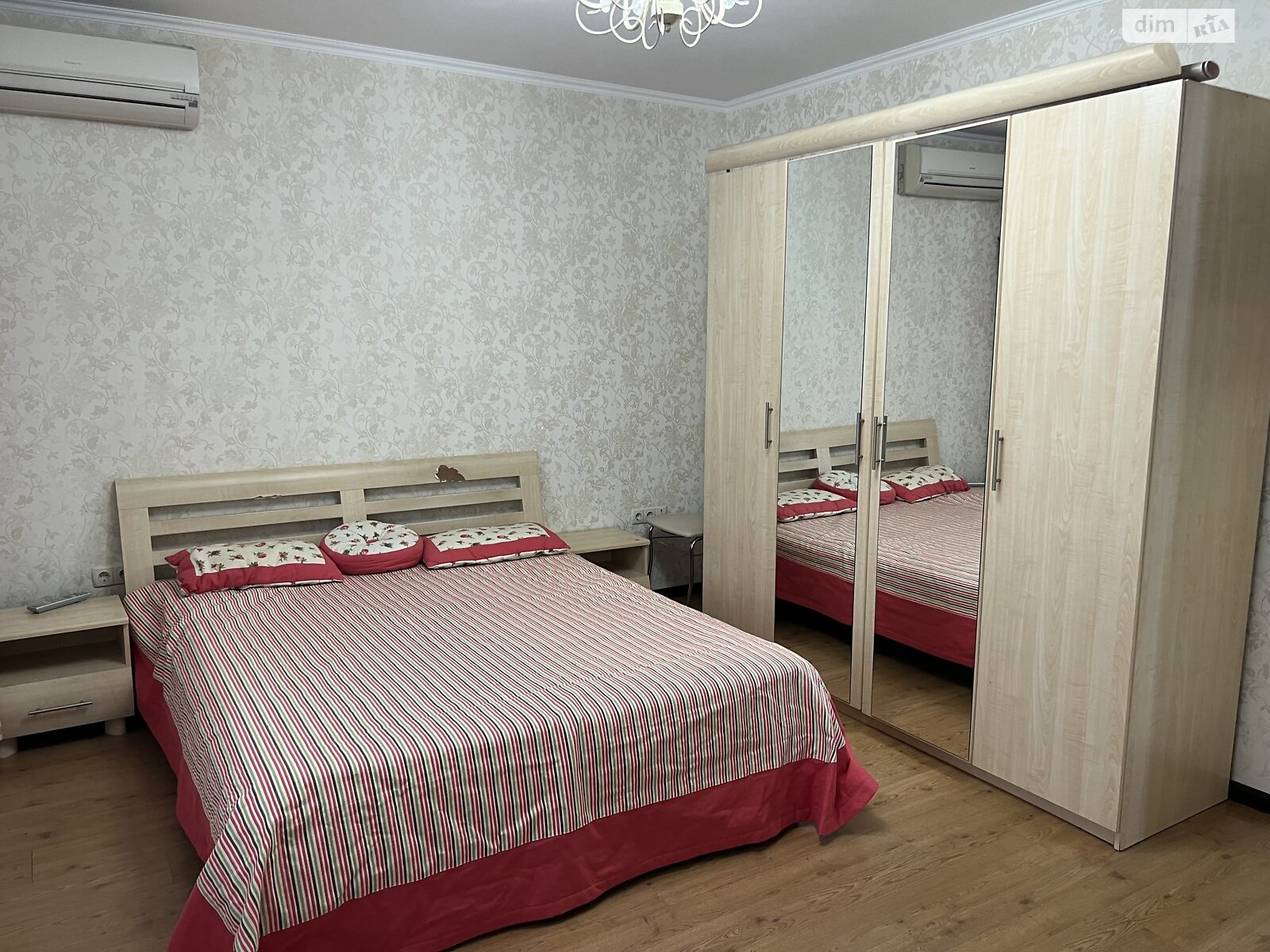 трехкомнатная квартира в Одессе, район Киевский, на ул. Тополевая 12 в аренду на долгий срок помесячно фото 1