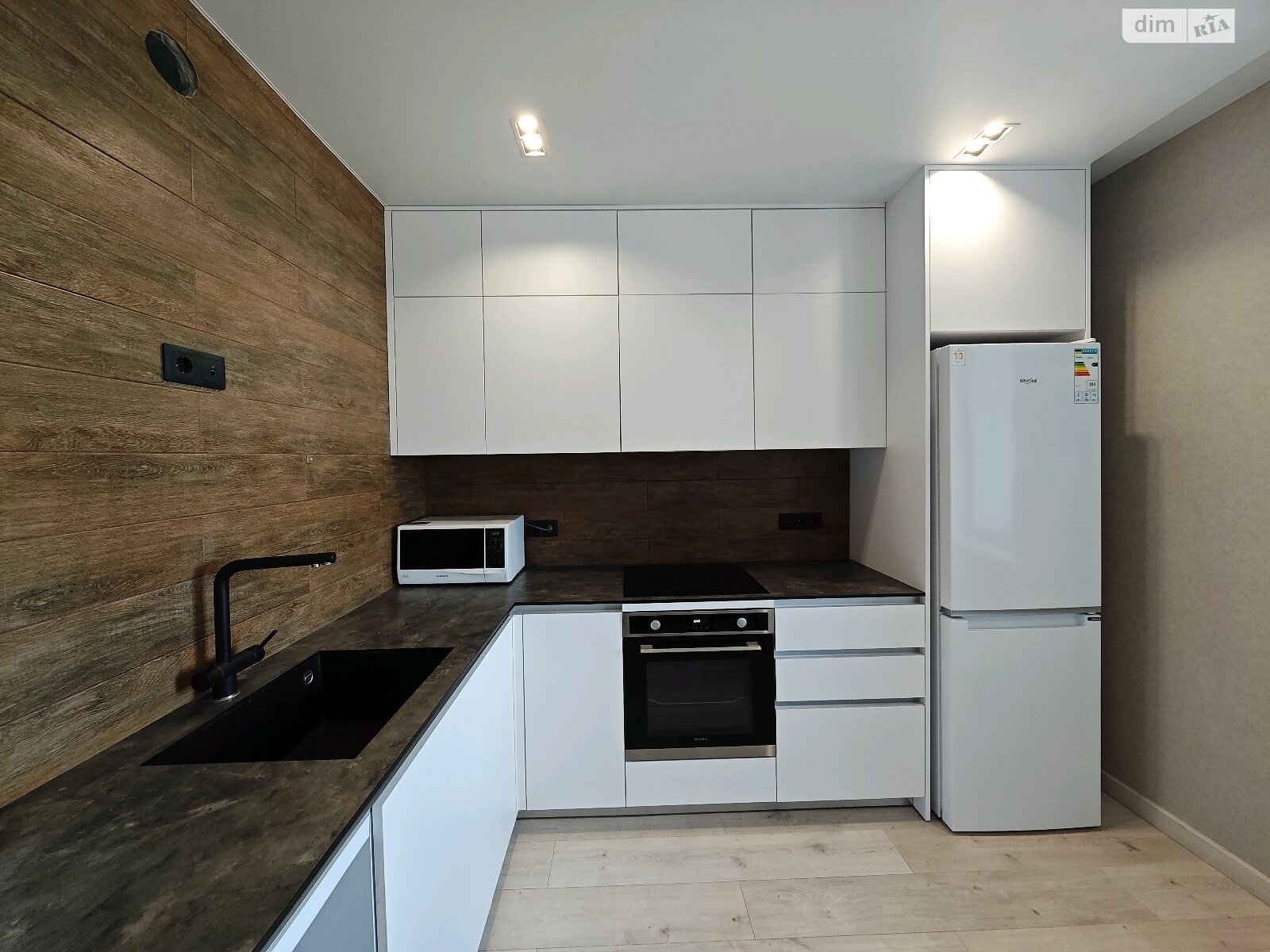 однокімнатна квартира в Одесі, район undefined, на вул. Варненська 27А/3 в довготривалу оренду помісячно фото 1 однокімнатна квартира в Одесі, район undefined, на вул. Варненська 27А/3 в довготривалу оренду помісячно фото 1