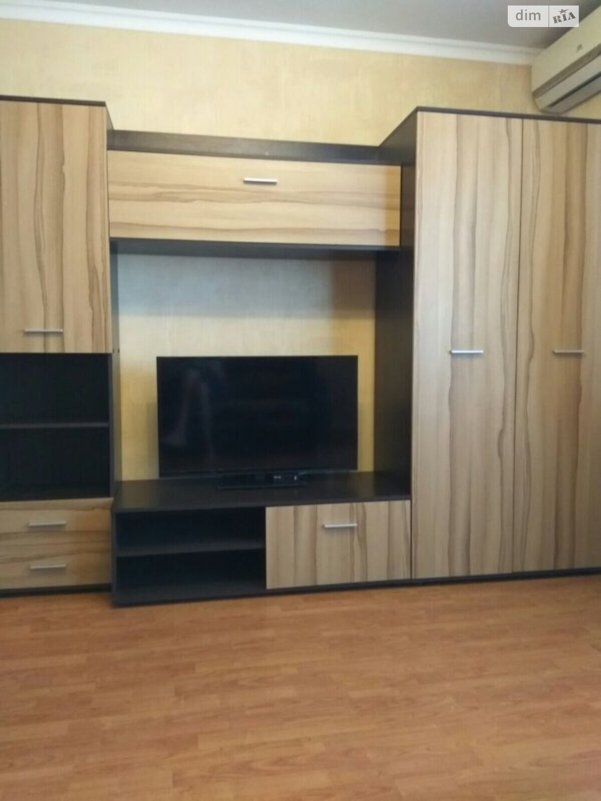 однокімнатна квартира з меблями в Одесі, район Хаджибейський, на вул. Ріхтера Святослава 131 в довготривалу оренду помісячно фото 1